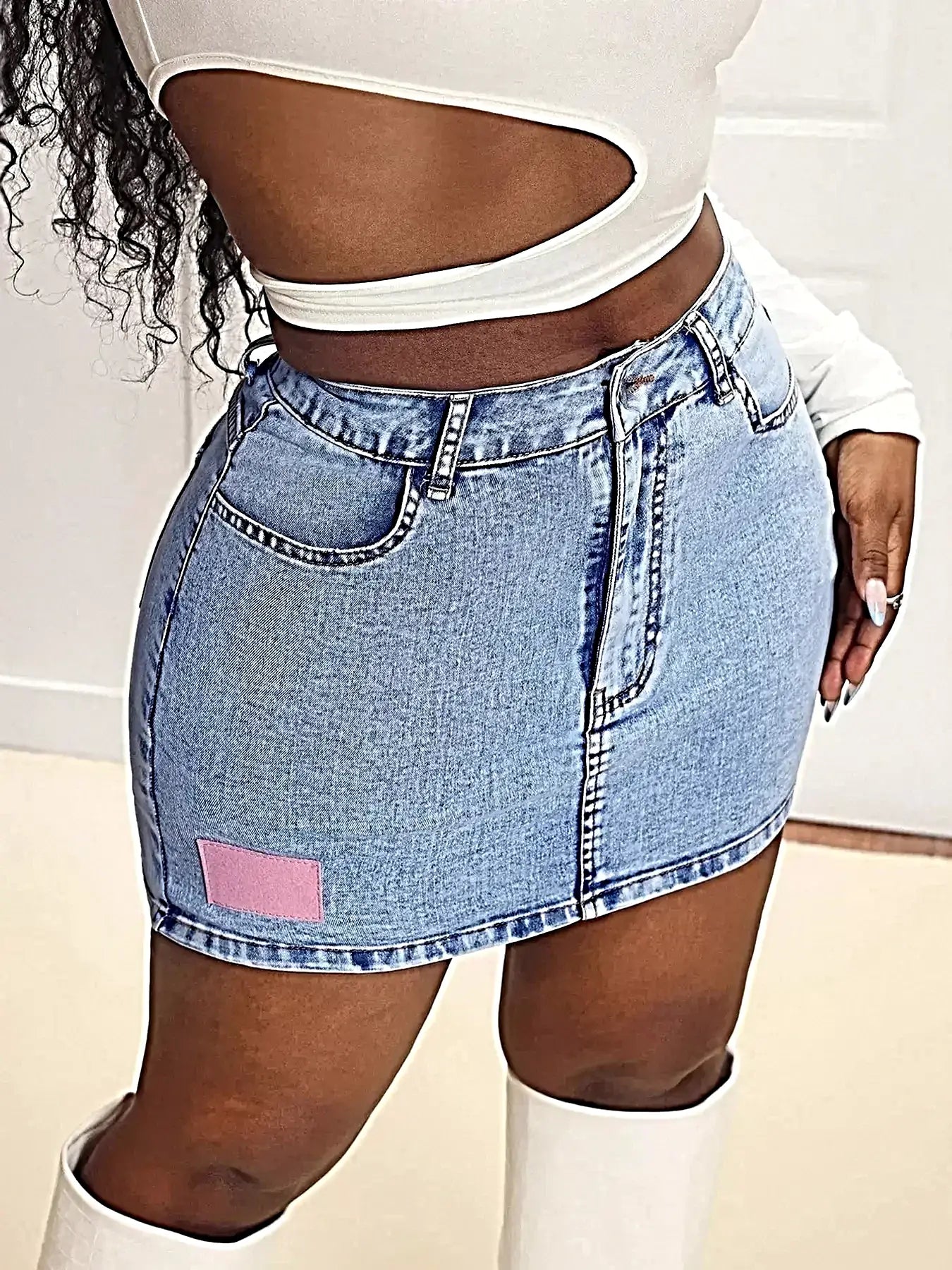Stylish High Waist Denim Skirt with Pockets - Slightly Stretchy, Perfect for Any Occasion -