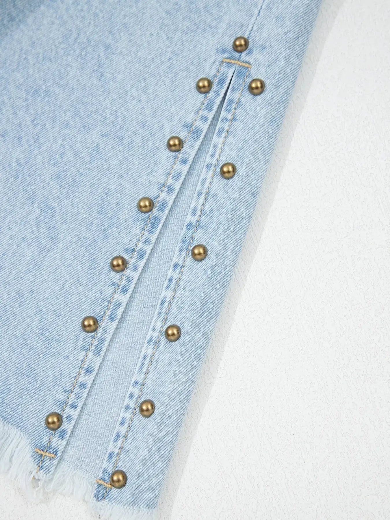Studded Side Slit Leg Frayed Pocketed Wide Leg Jeans -