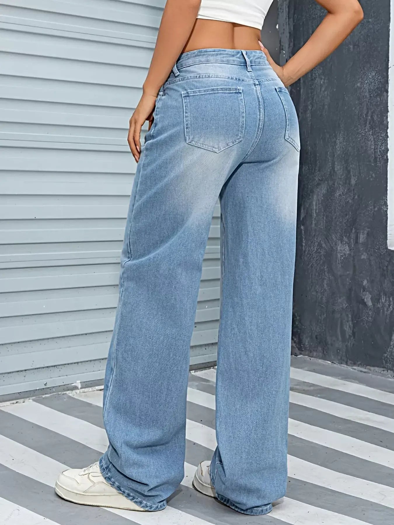 Wide Leg Washed Jeans -