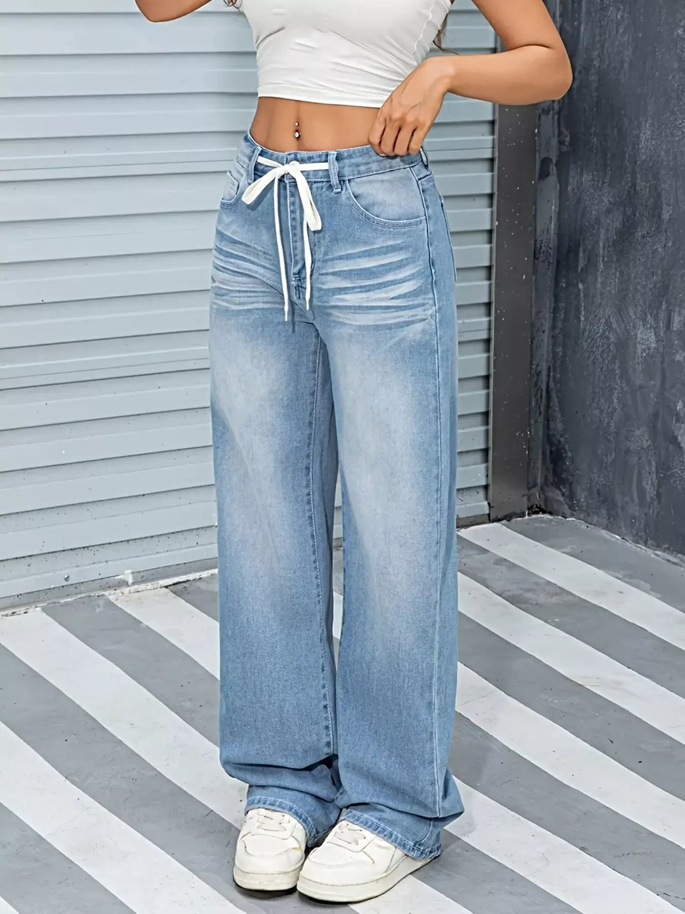 Wide Leg Washed Jeans -