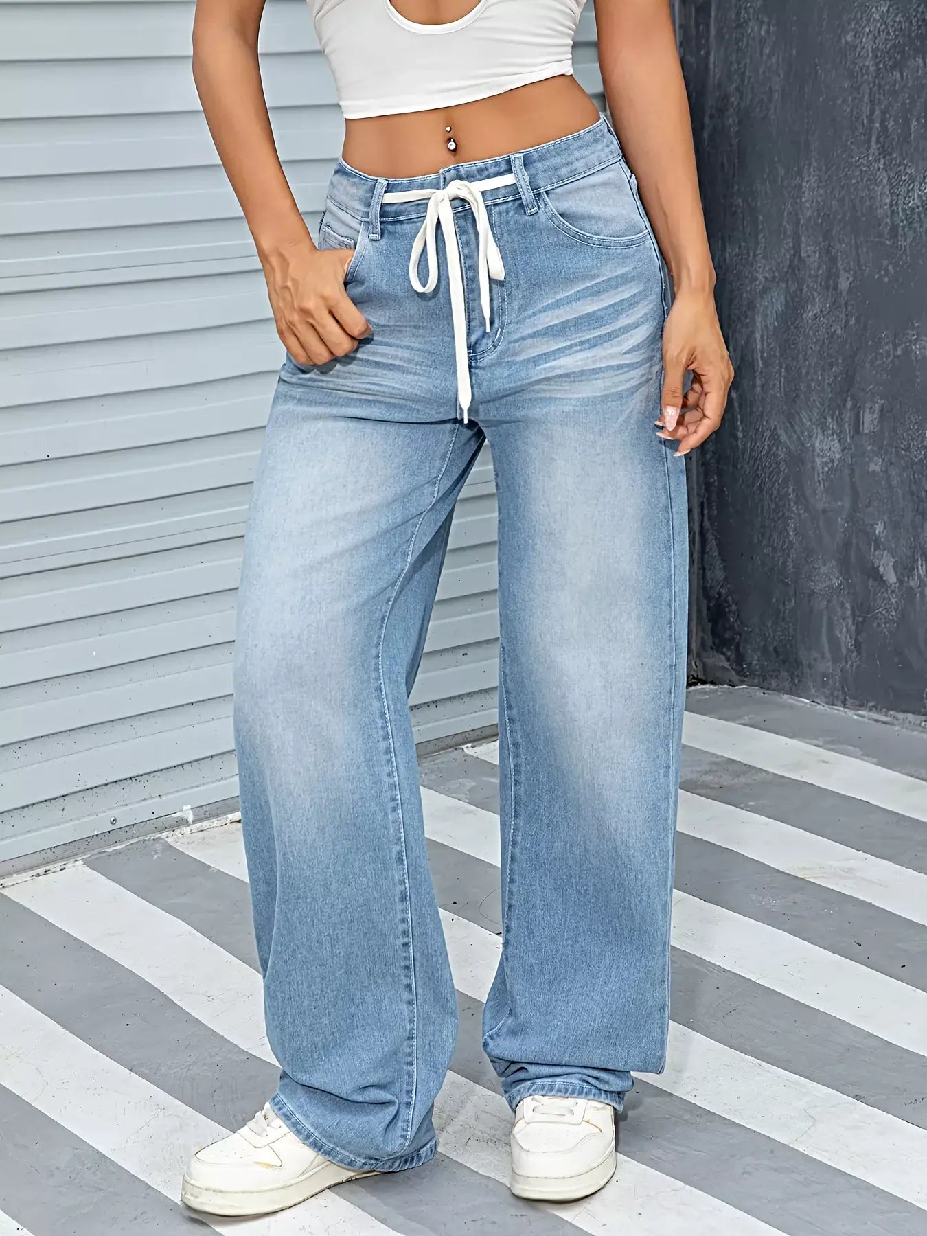 Wide Leg Washed Jeans -