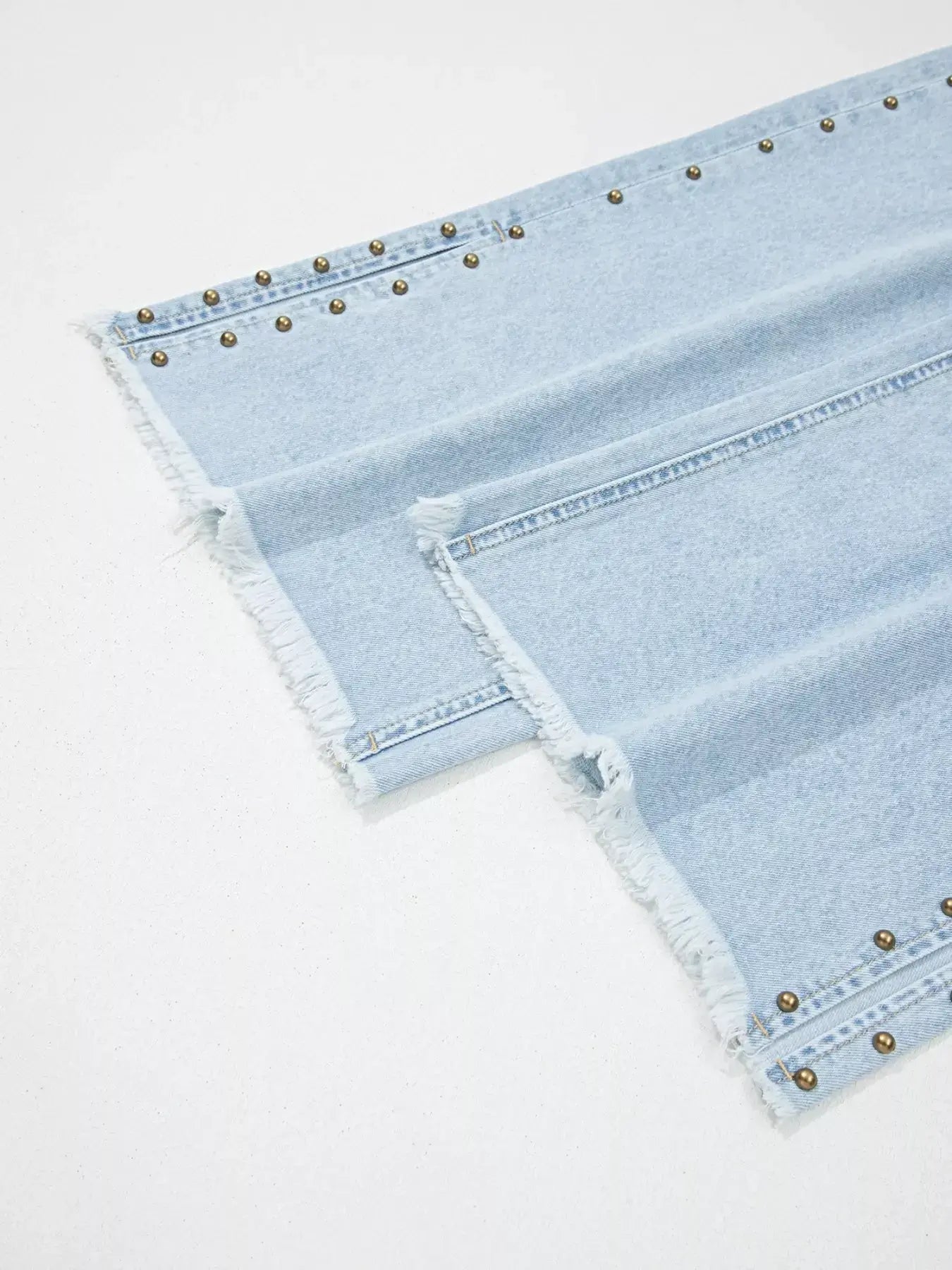 Studded Side Slit Leg Frayed Pocketed Wide Leg Jeans -