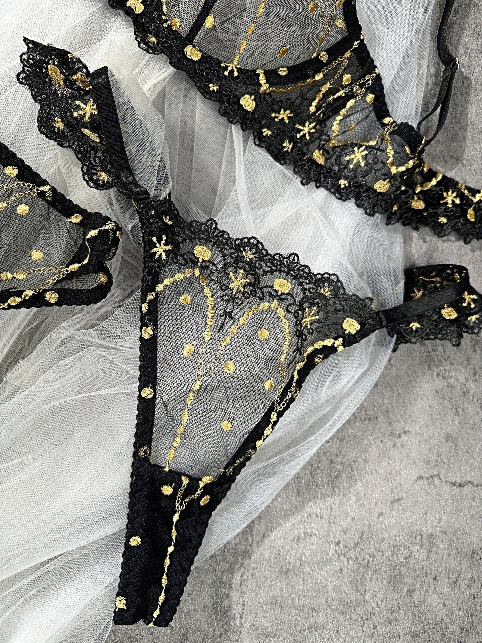 Opulent Lace Pearl-Embellished Lingerie Set - 3 pcs set
