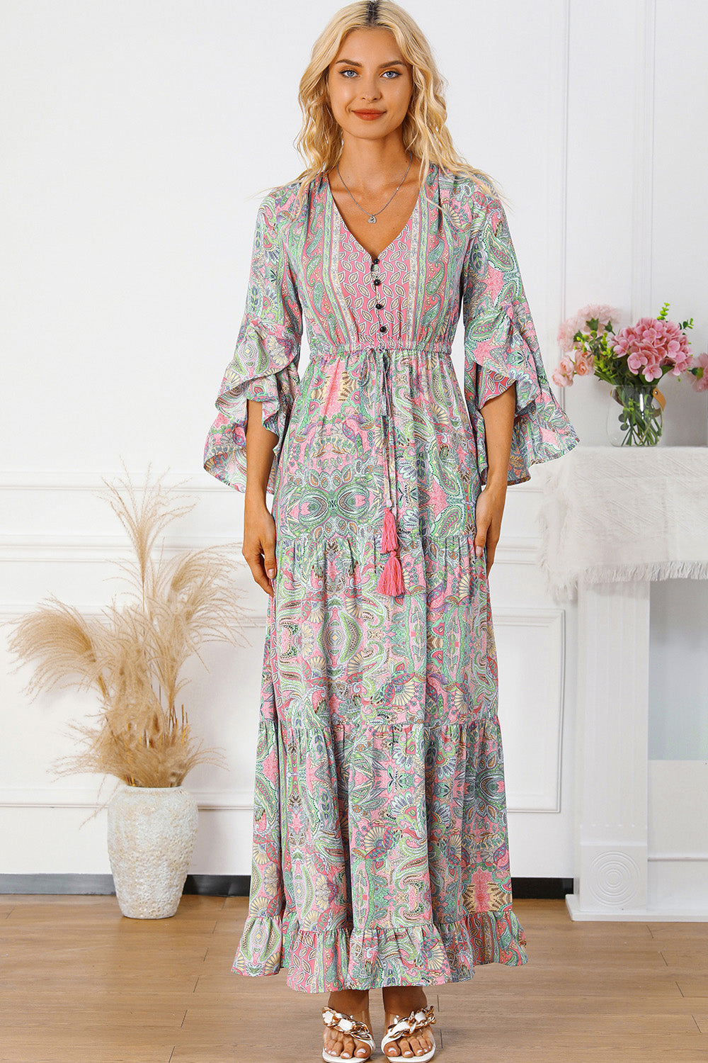 Vestido con cuello en V, volantes y borlas estampadas, tendencia