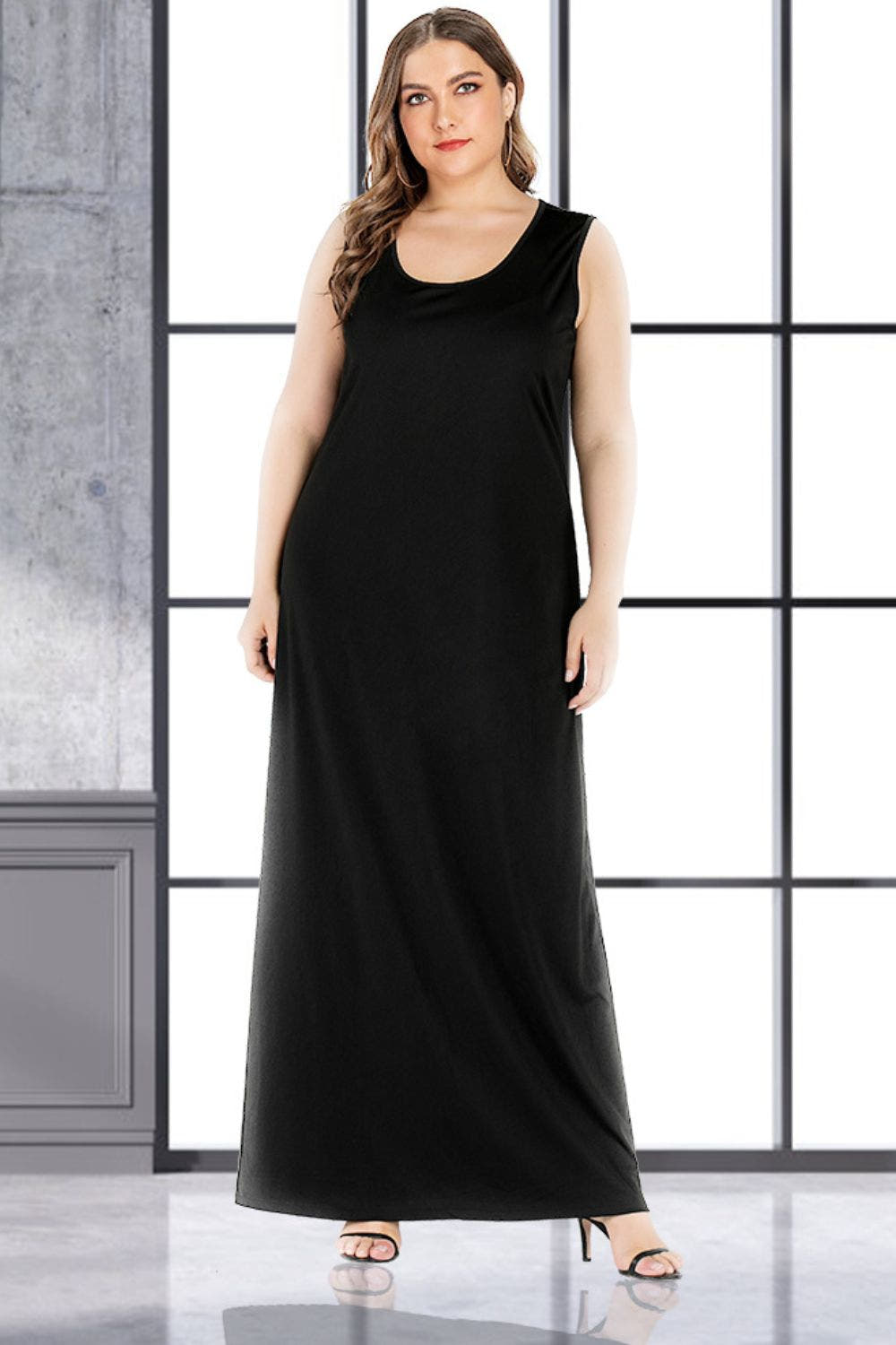 Plus Size Scoop Neck Maxi Dress in Solid Color - Casual Sleeveless Style with Slight Stretch Trendsi
