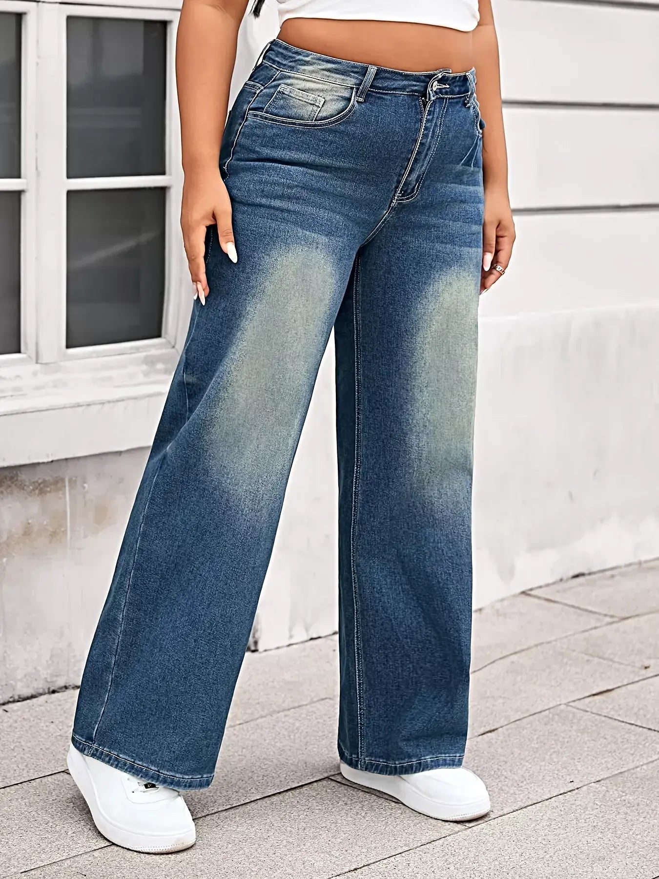 Plus Size Vintage Wash Wide Leg Jeans -