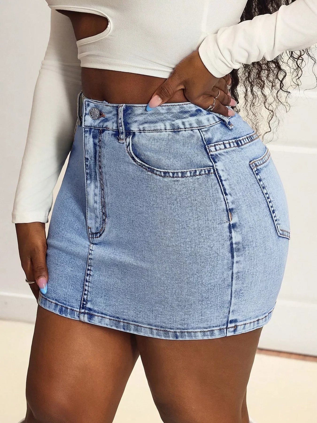 Stylish High Waist Denim Skirt with Pockets - Slightly Stretchy, Perfect for Any Occasion -