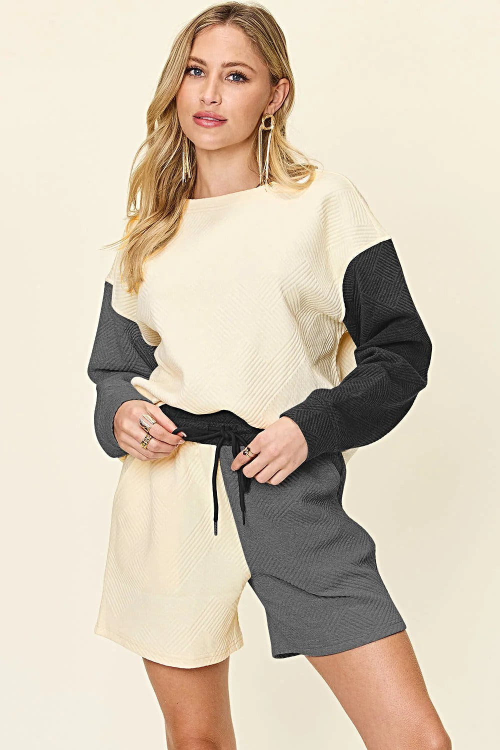 Luxury Two Piece Shorts Set with Pocketed Design and Drop Shoulder Top Trendsi