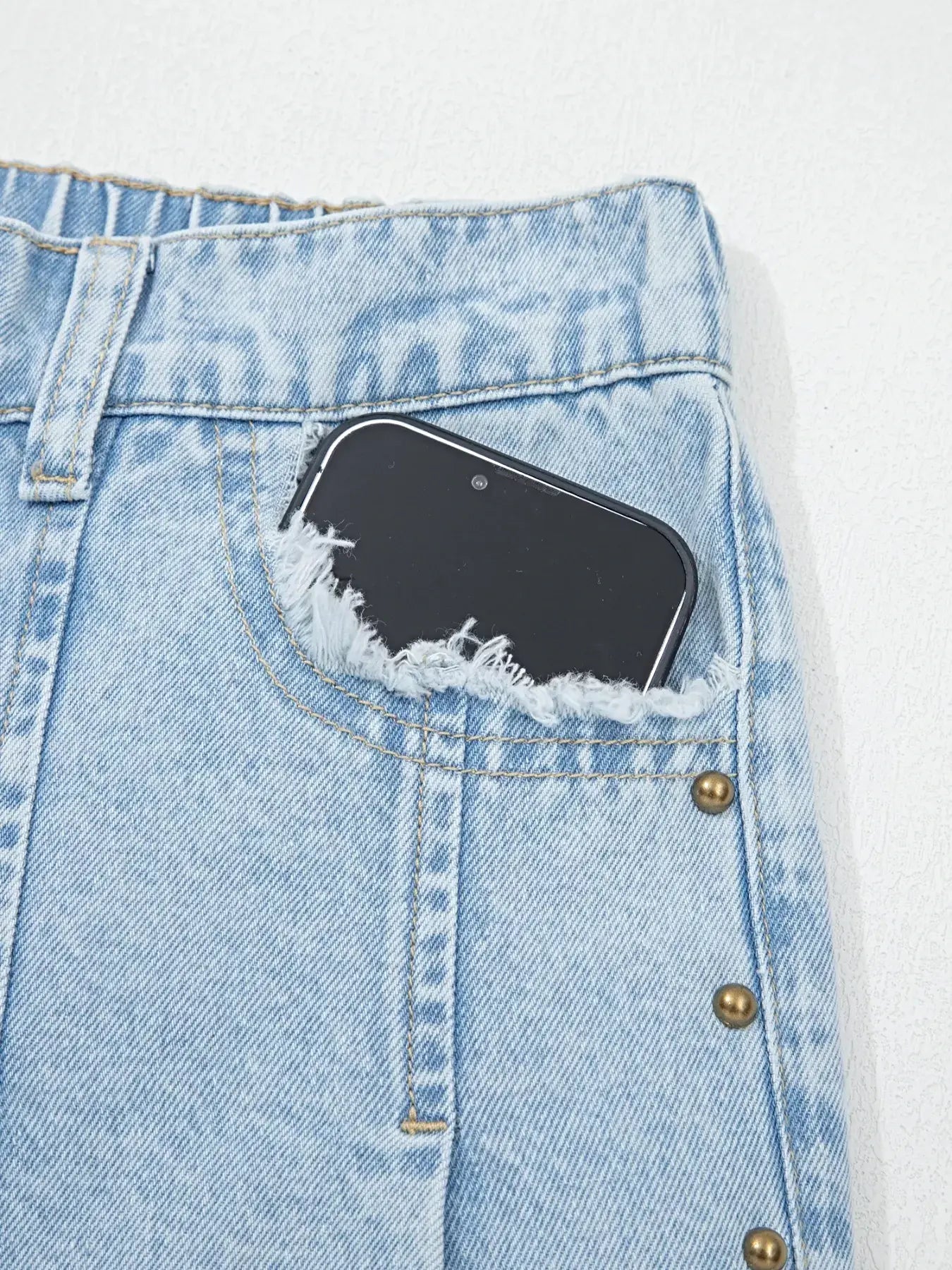 Studded Side Slit Leg Frayed Pocketed Wide Leg Jeans -
