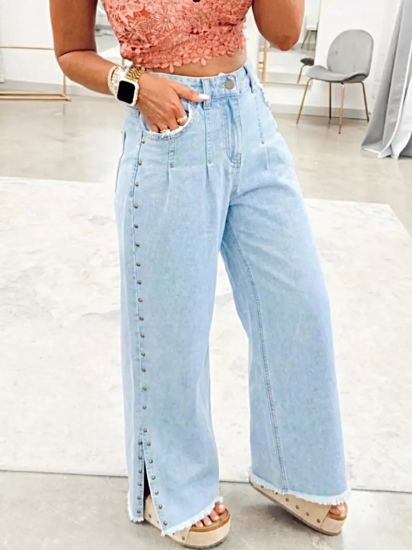 Studded Side Slit Leg Frayed Pocketed Wide Leg Jeans -