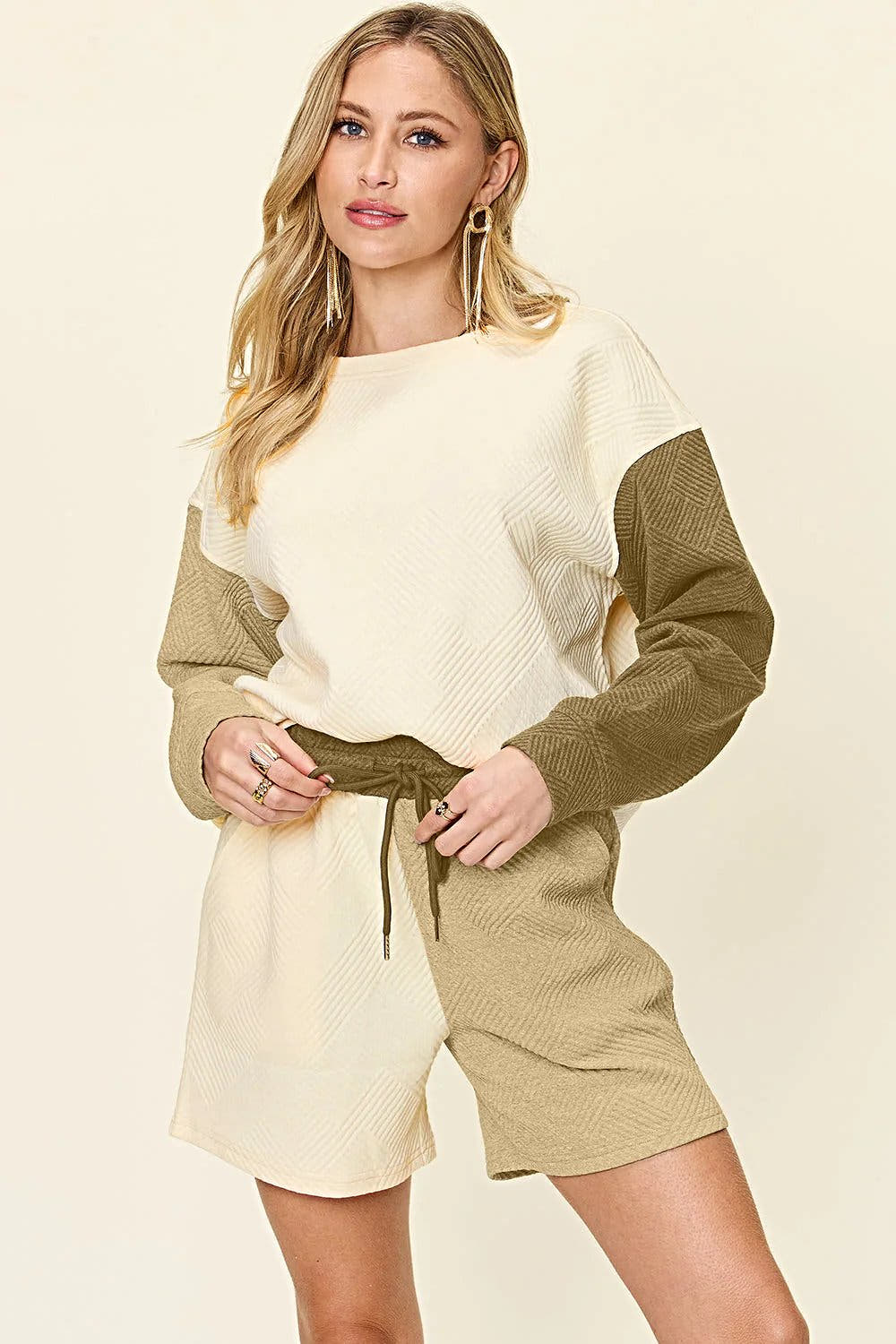 Luxury Two Piece Shorts Set with Pocketed Design and Drop Shoulder Top Trendsi