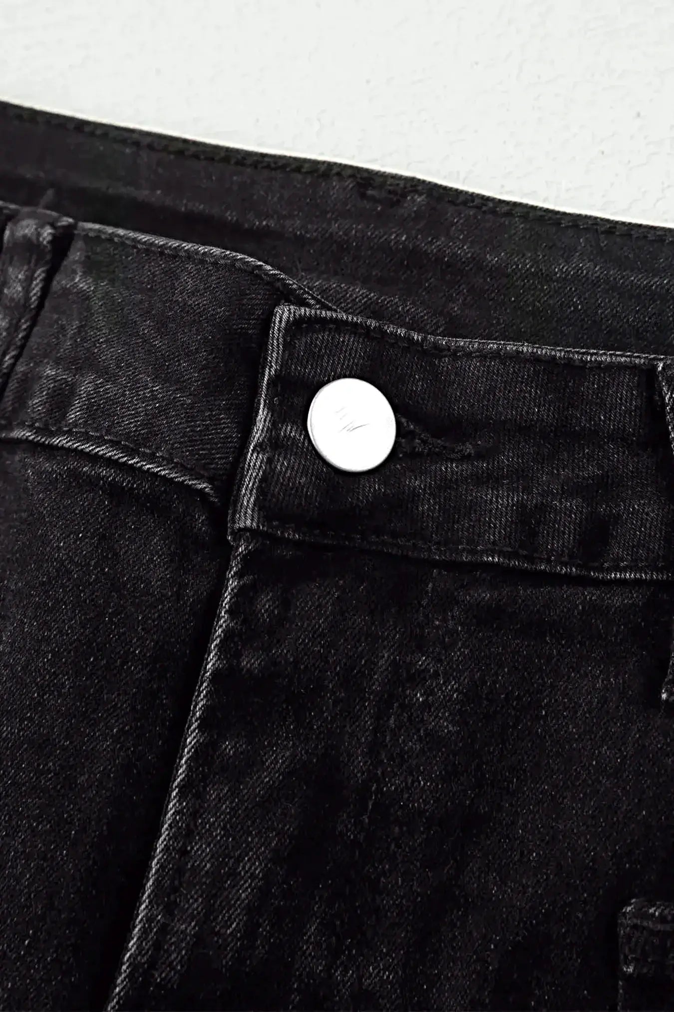 Frayed Cropped Straight Jeans -