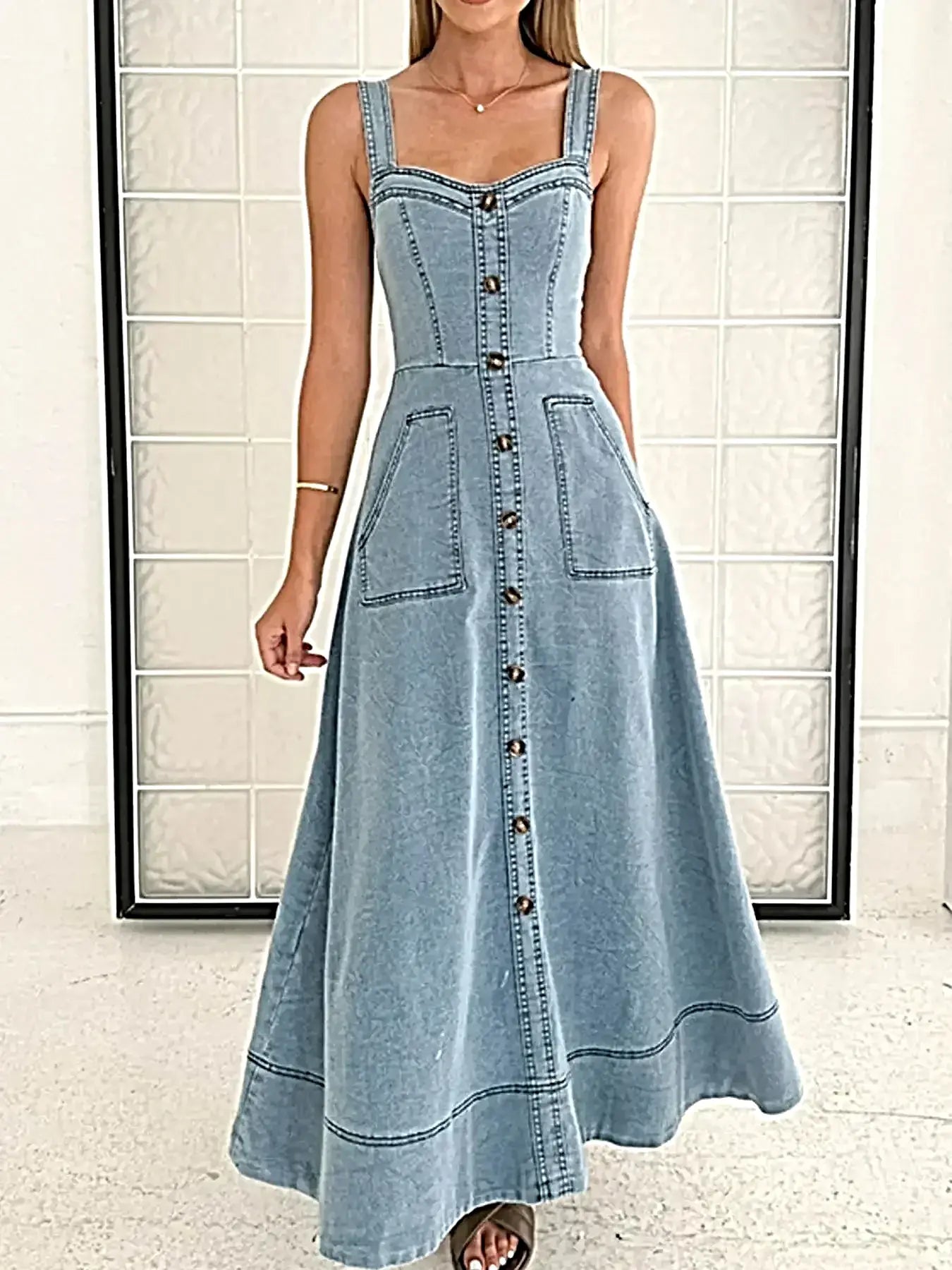 Đầm denim cổ chữ V, cài cúc và có túi - 100% Polyester, không co giãn -
