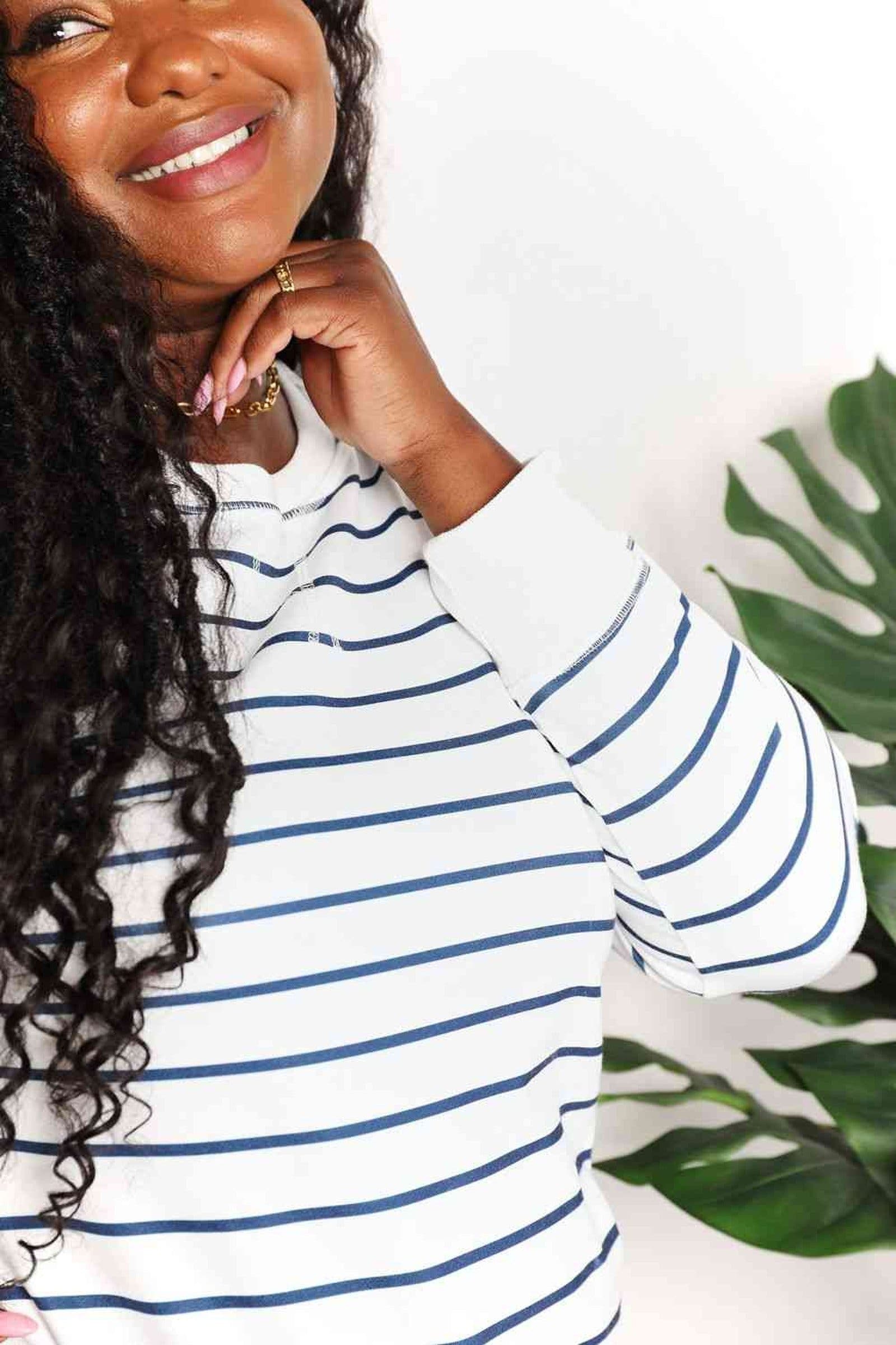 Luxurious Round Neck Striped Shirt - Chic Long Sleeve Top for Timeless Style Trendsi