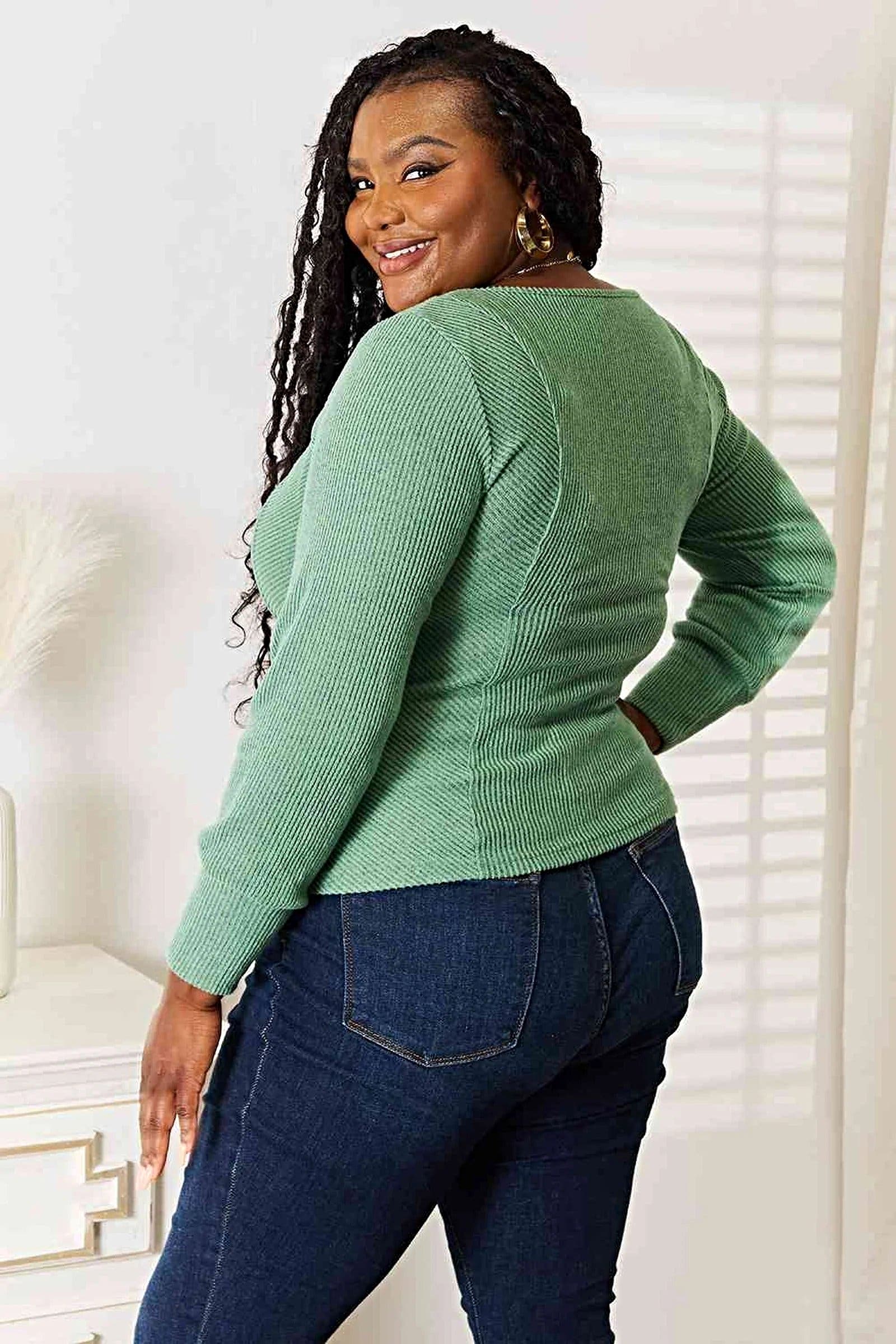 Elegant Scoop Neck Long Sleeve Top - Slightly Stretchy, Opaque Fabric, Perfect for Layering Trendsi