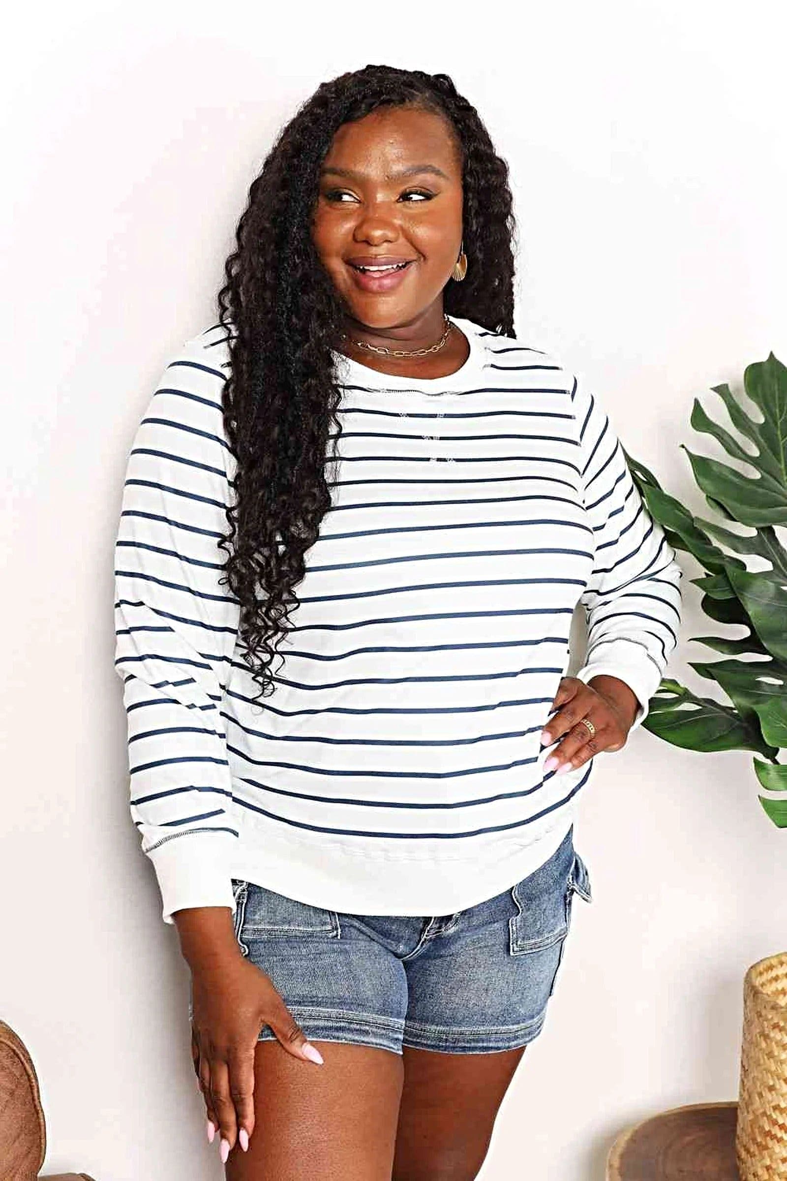 Luxurious Round Neck Striped Shirt - Chic Long Sleeve Top for Timeless Style Trendsi