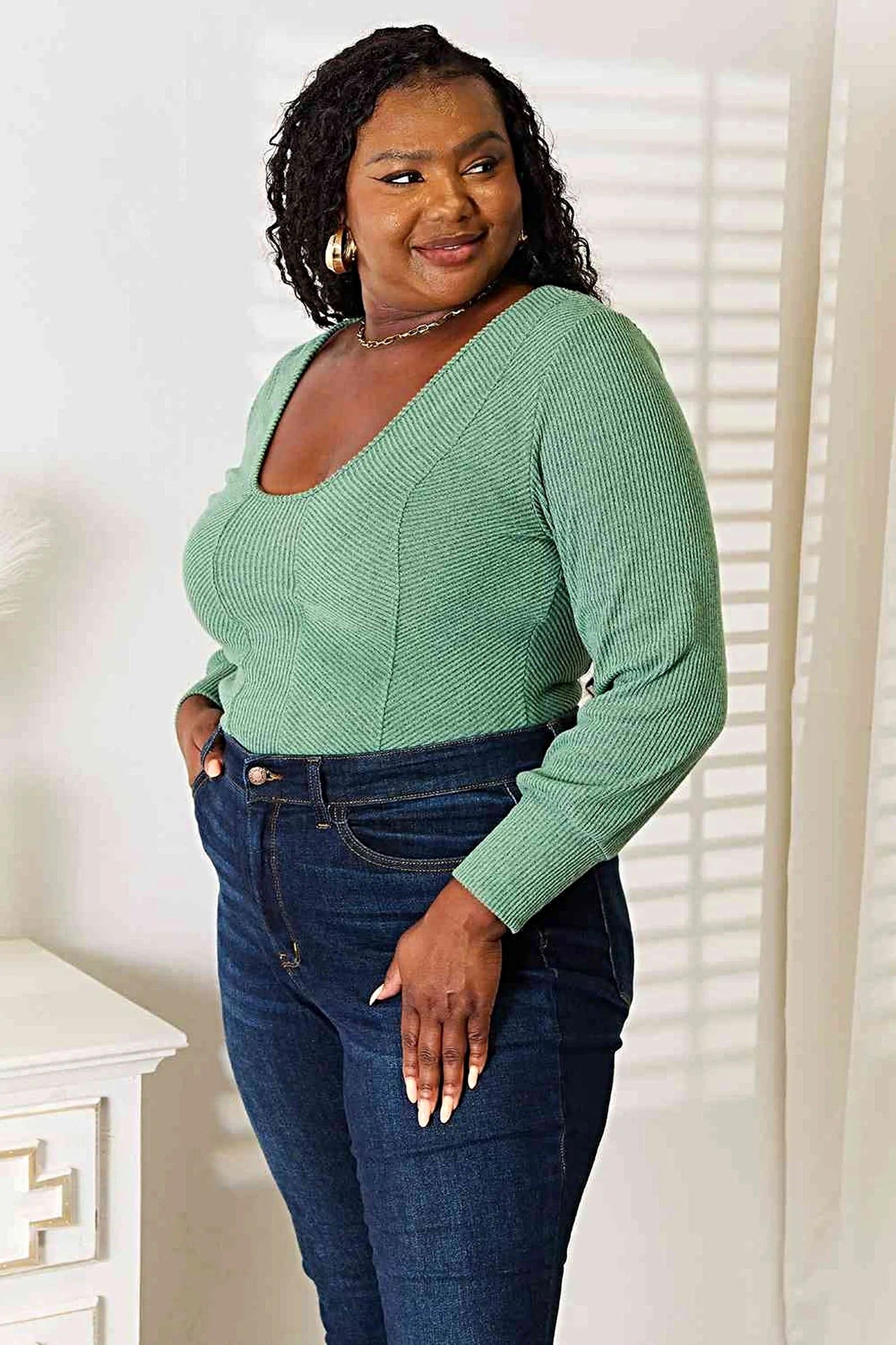 Elegant Scoop Neck Long Sleeve Top - Slightly Stretchy, Opaque Fabric, Perfect for Layering Trendsi