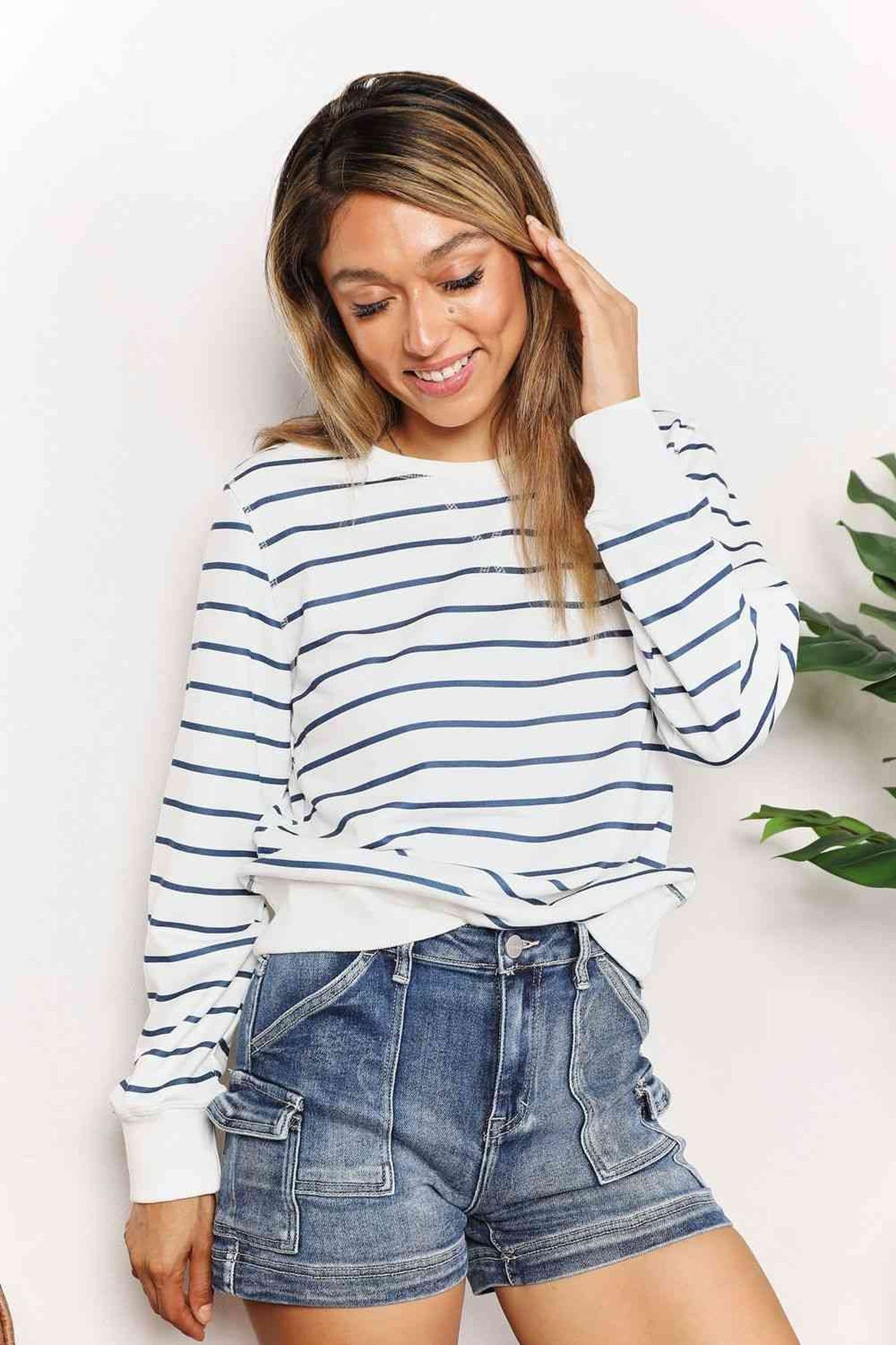 Luxurious Round Neck Striped Shirt - Chic Long Sleeve Top for Timeless Style Trendsi