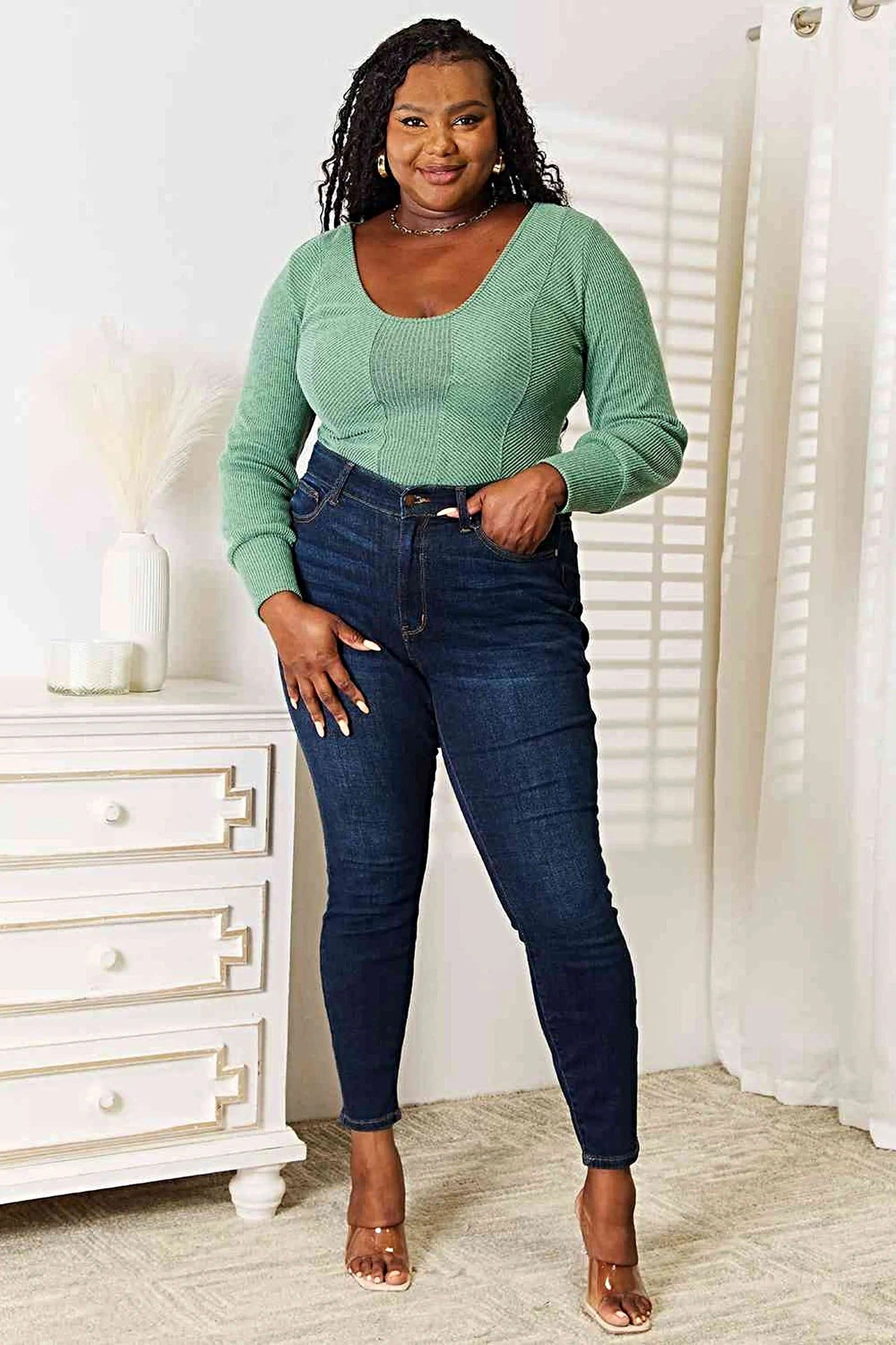 Elegant Scoop Neck Long Sleeve Top - Slightly Stretchy, Opaque Fabric, Perfect for Layering Trendsi