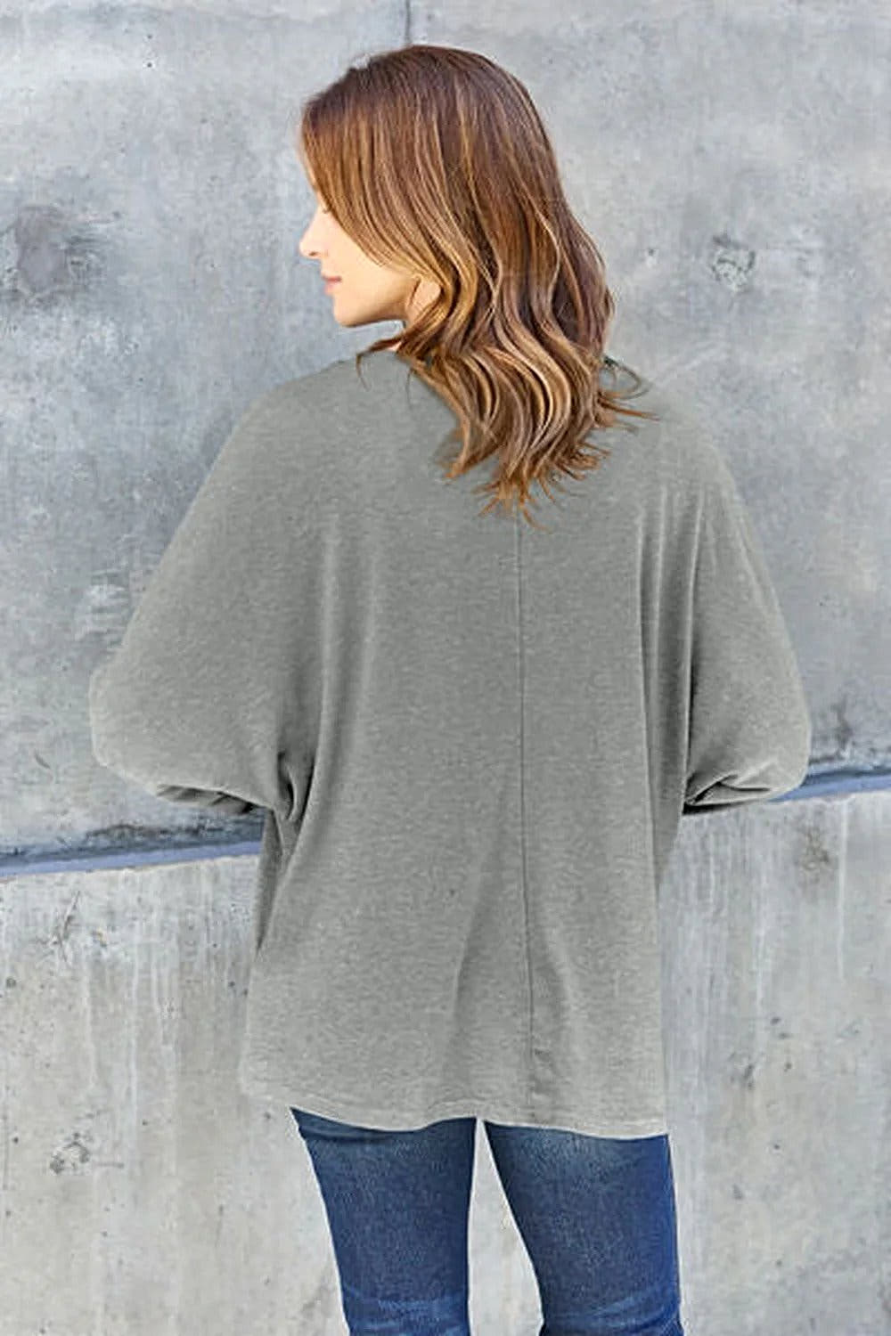 Elegant Basic Round Neck Shirt - Full Size Long Sleeve T-Shirt for Effortless Style Trendsi