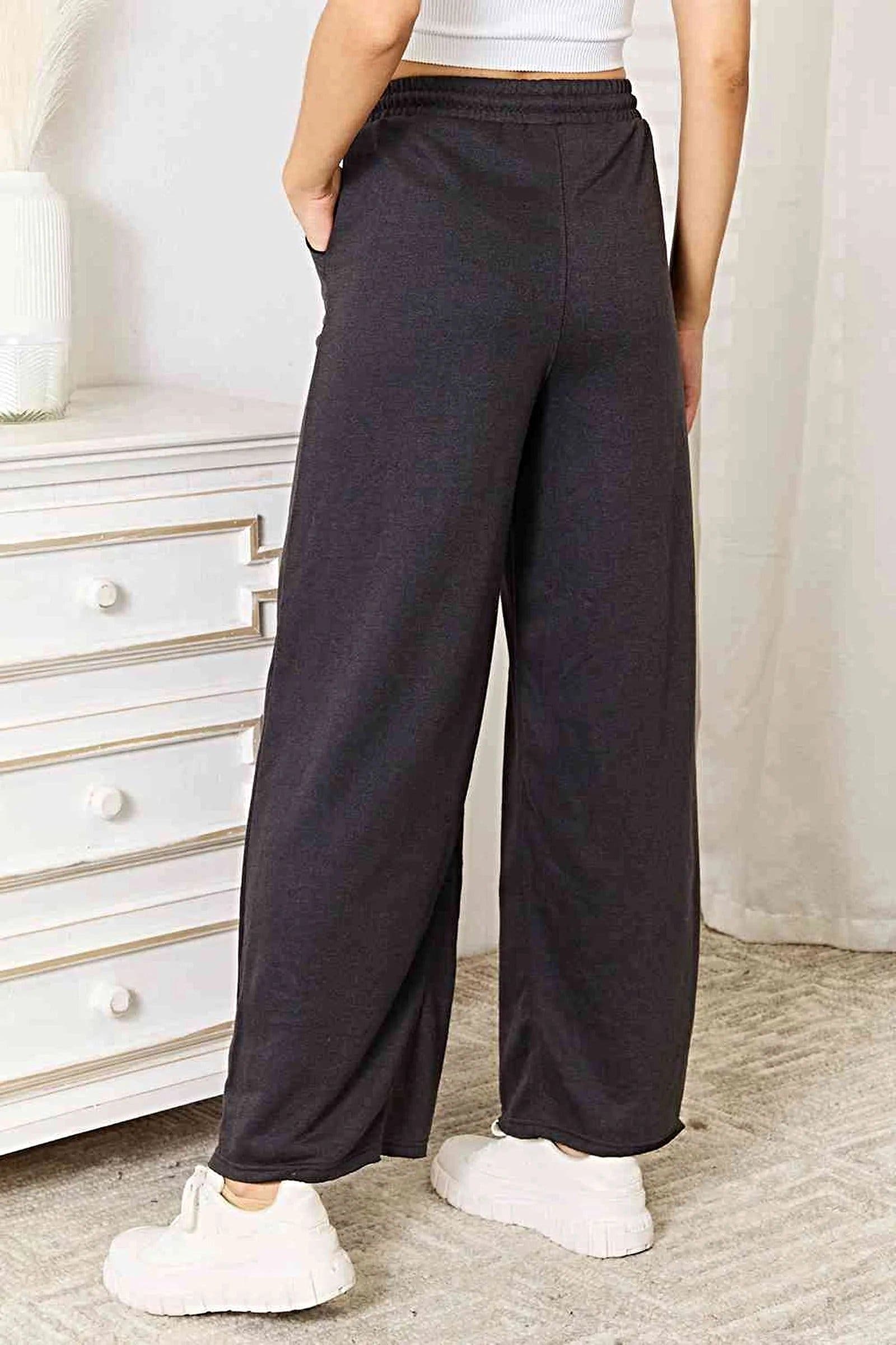 Chic Wide Leg Pocketed Pants for Effortless Elegance - Opaque Fabric & Versatile Style Trendsi