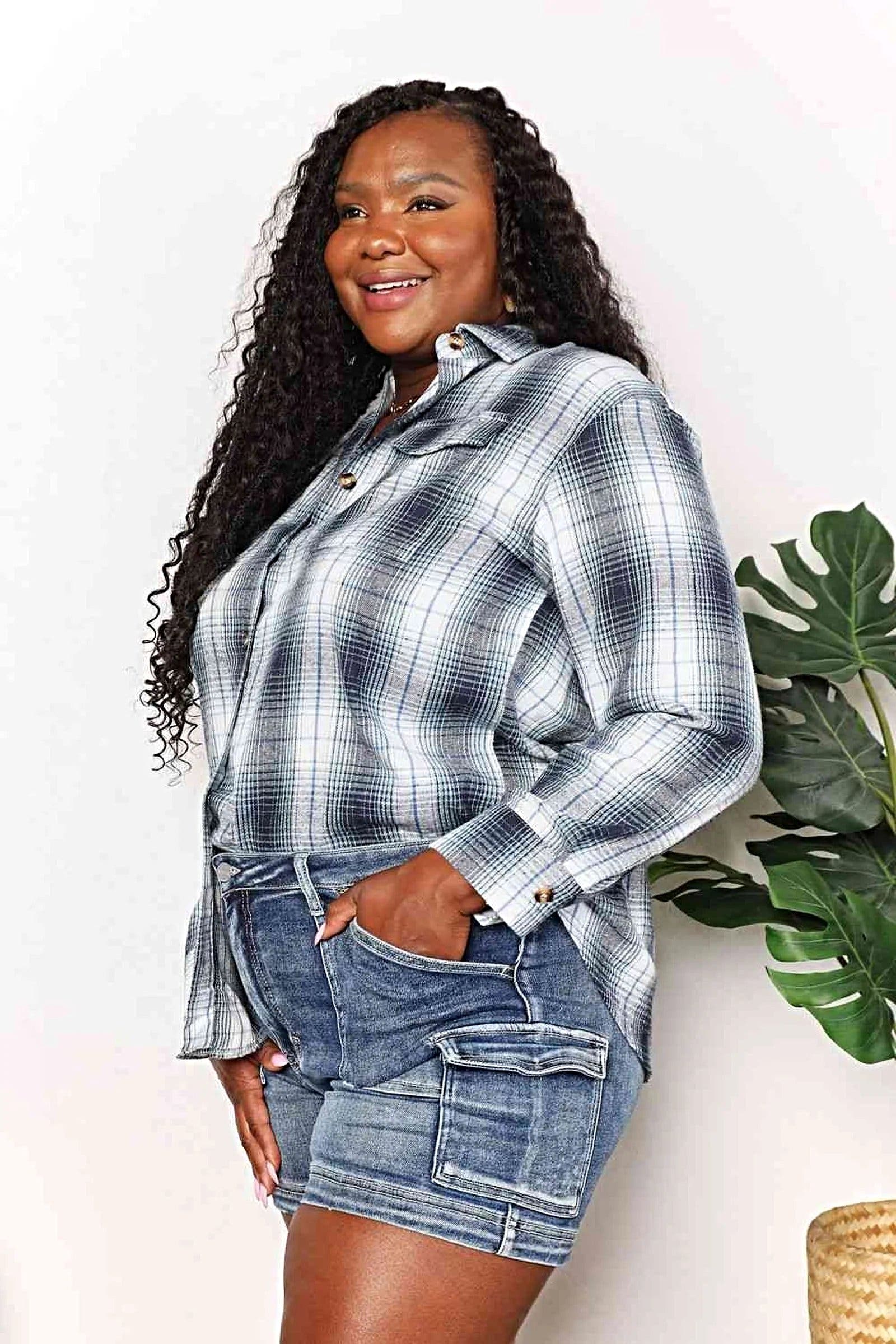 Chic 100% Polyester Plaid Dropped Shoulder Shirt with Collared Neckline and Relaxed Fit Trendsi