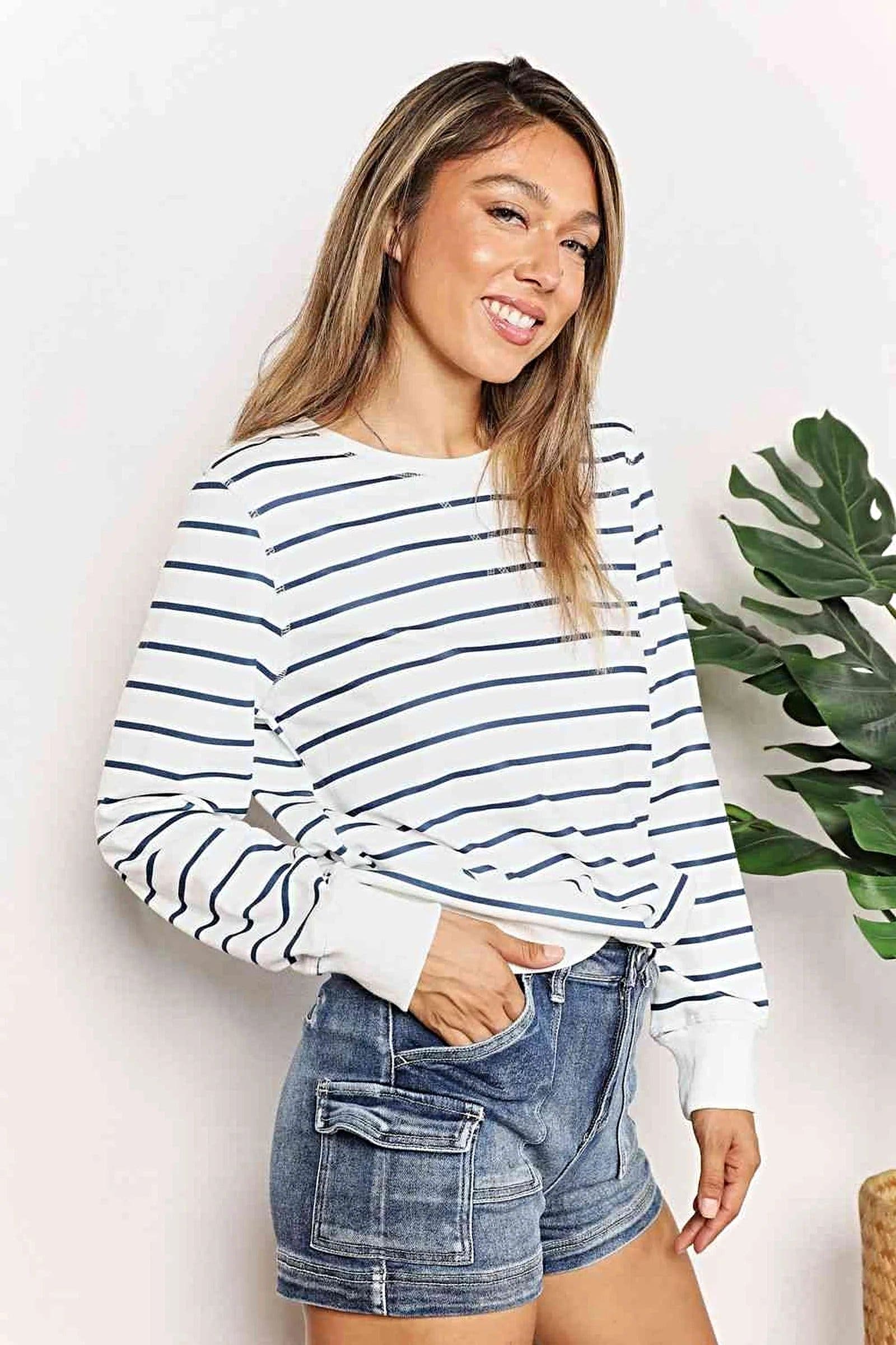 Luxurious Round Neck Striped Shirt - Chic Long Sleeve Top for Timeless Style Trendsi