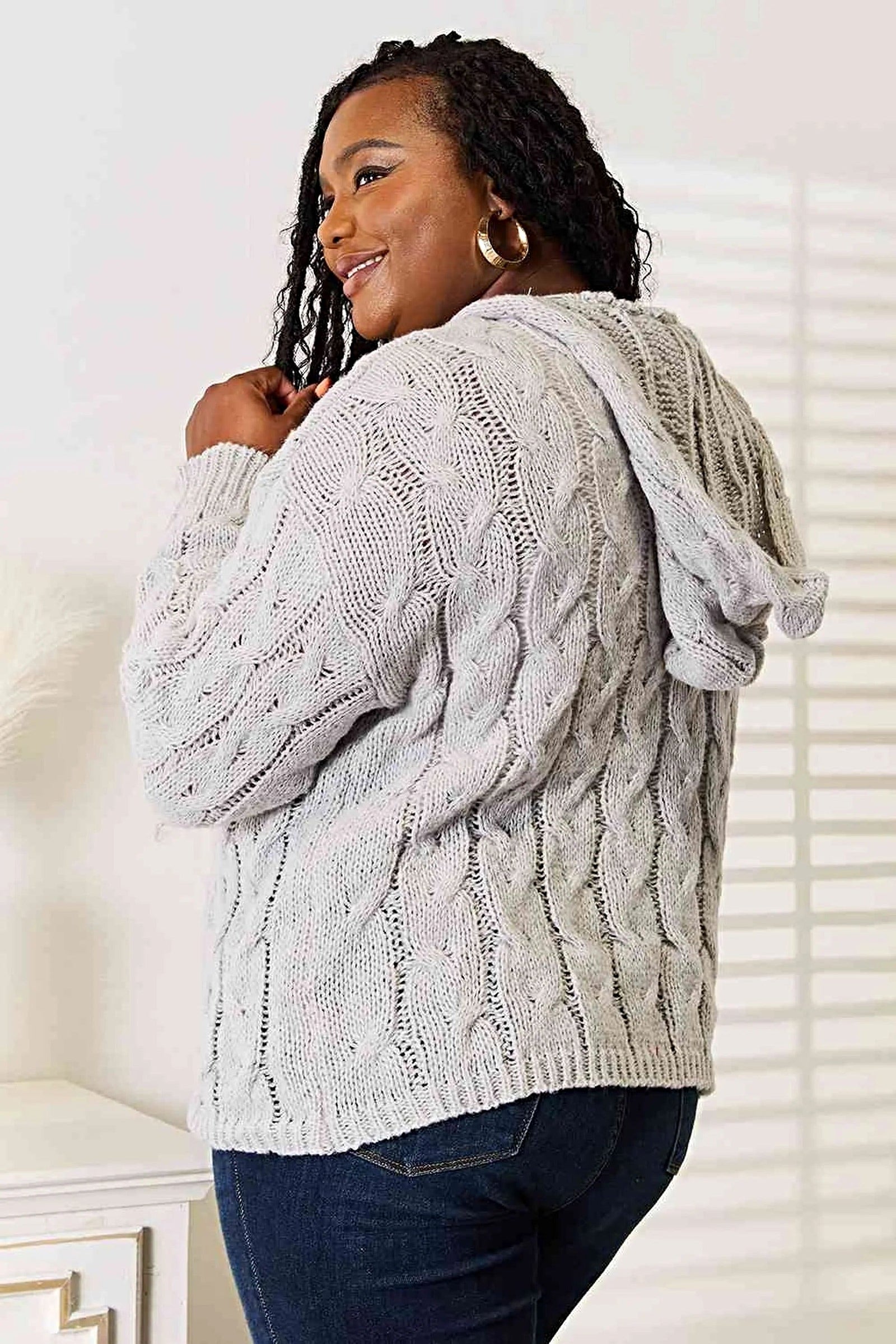 Luxurious Cable Knit Hooded Sweater with Classic Design - Perfect for Chilly Days Trendsi