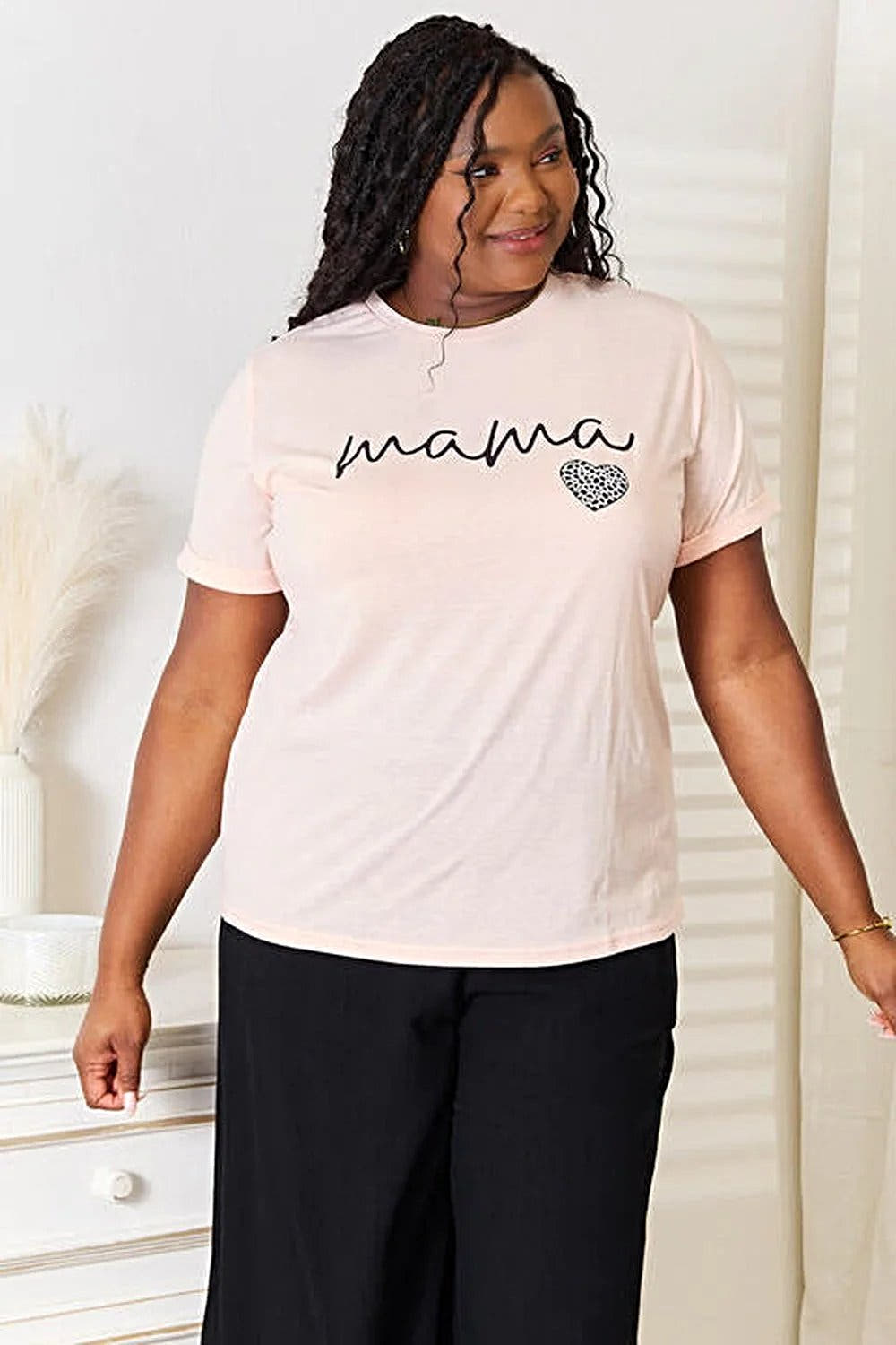 Mama Heart Graphic Tee - Stylishly Celebrate Motherhood with Opaque, Slightly Stretchy Material Trendsi