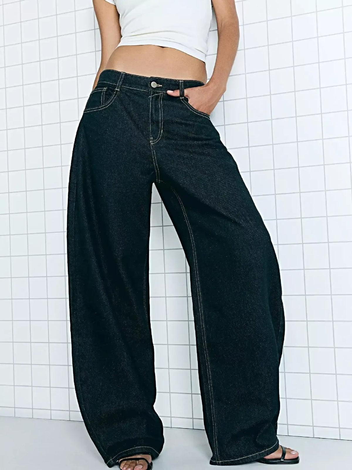 Wide Leg Washed Jeans -