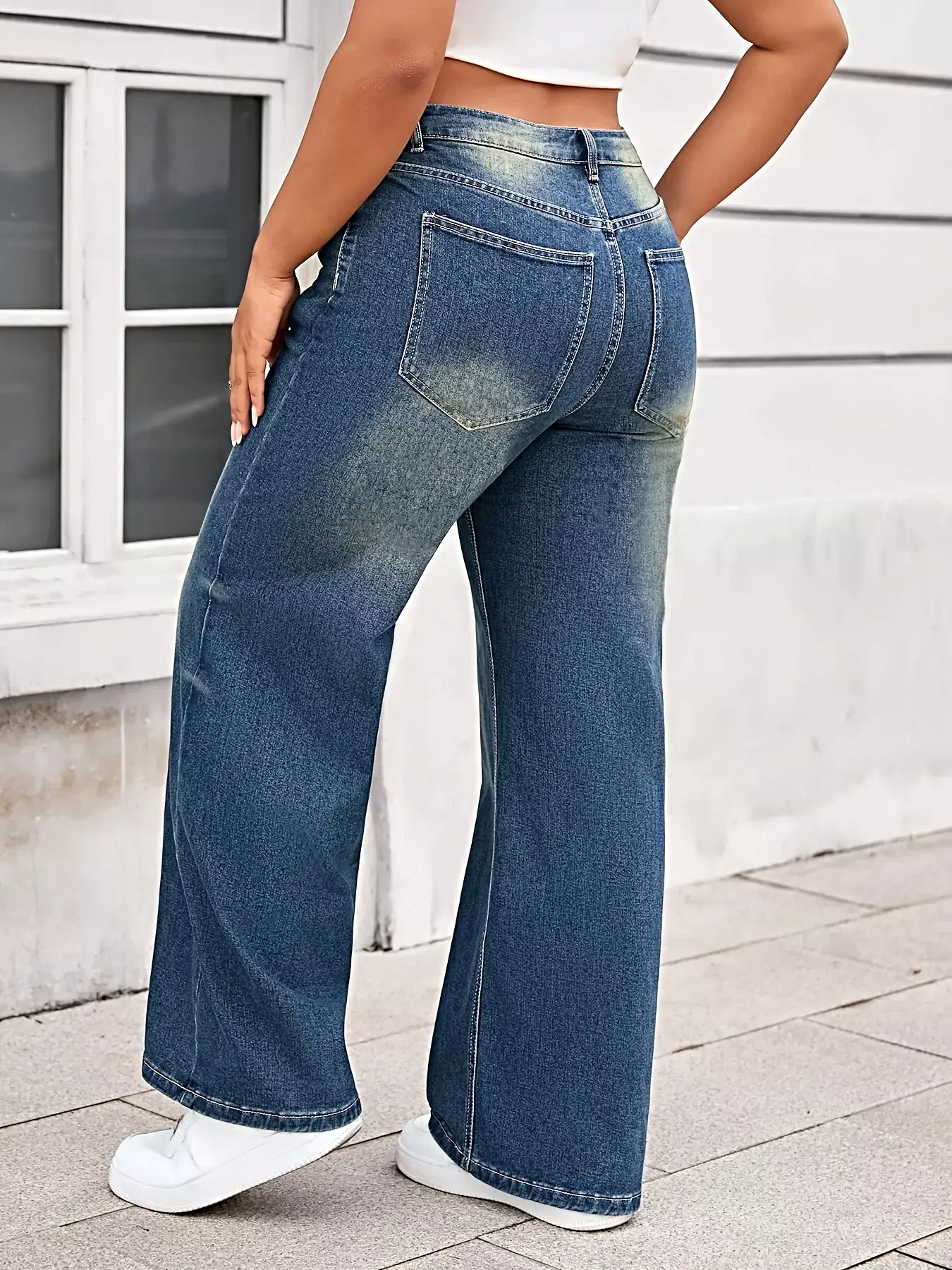 Plus Size Vintage Wash Wide Leg Jeans -