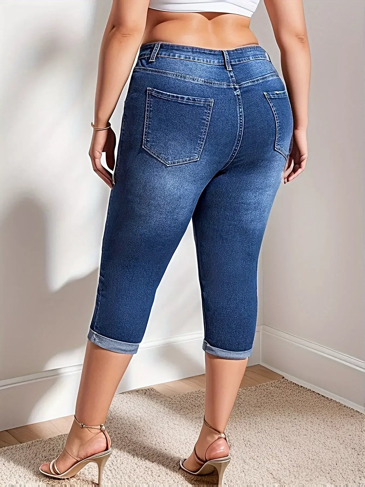 Plus Size Rolled Hem High Waist Denim Capri Jeans -