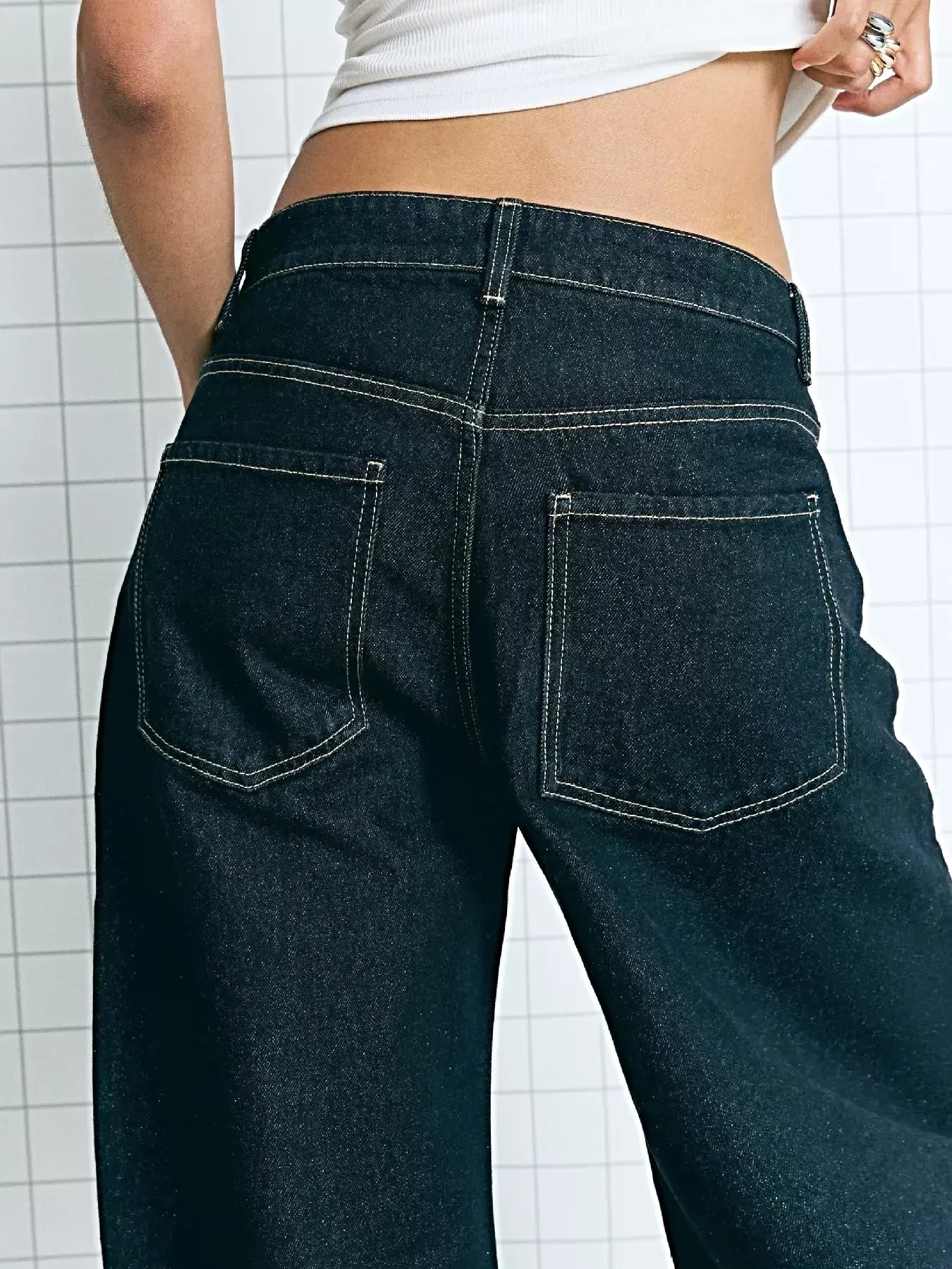 Wide Leg Washed Jeans -