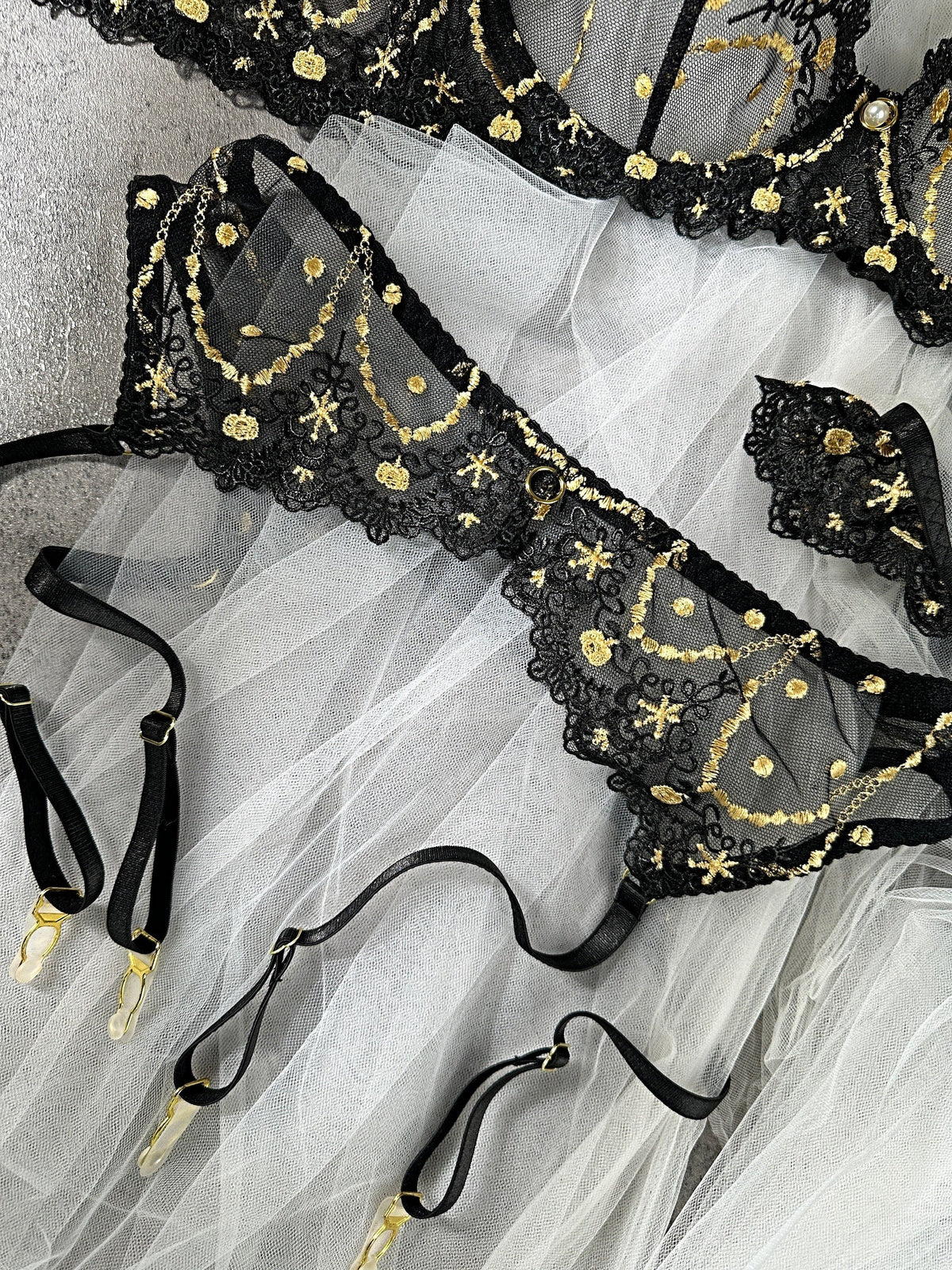 Opulent Lace Pearl-Embellished Lingerie Set - 3 pcs set