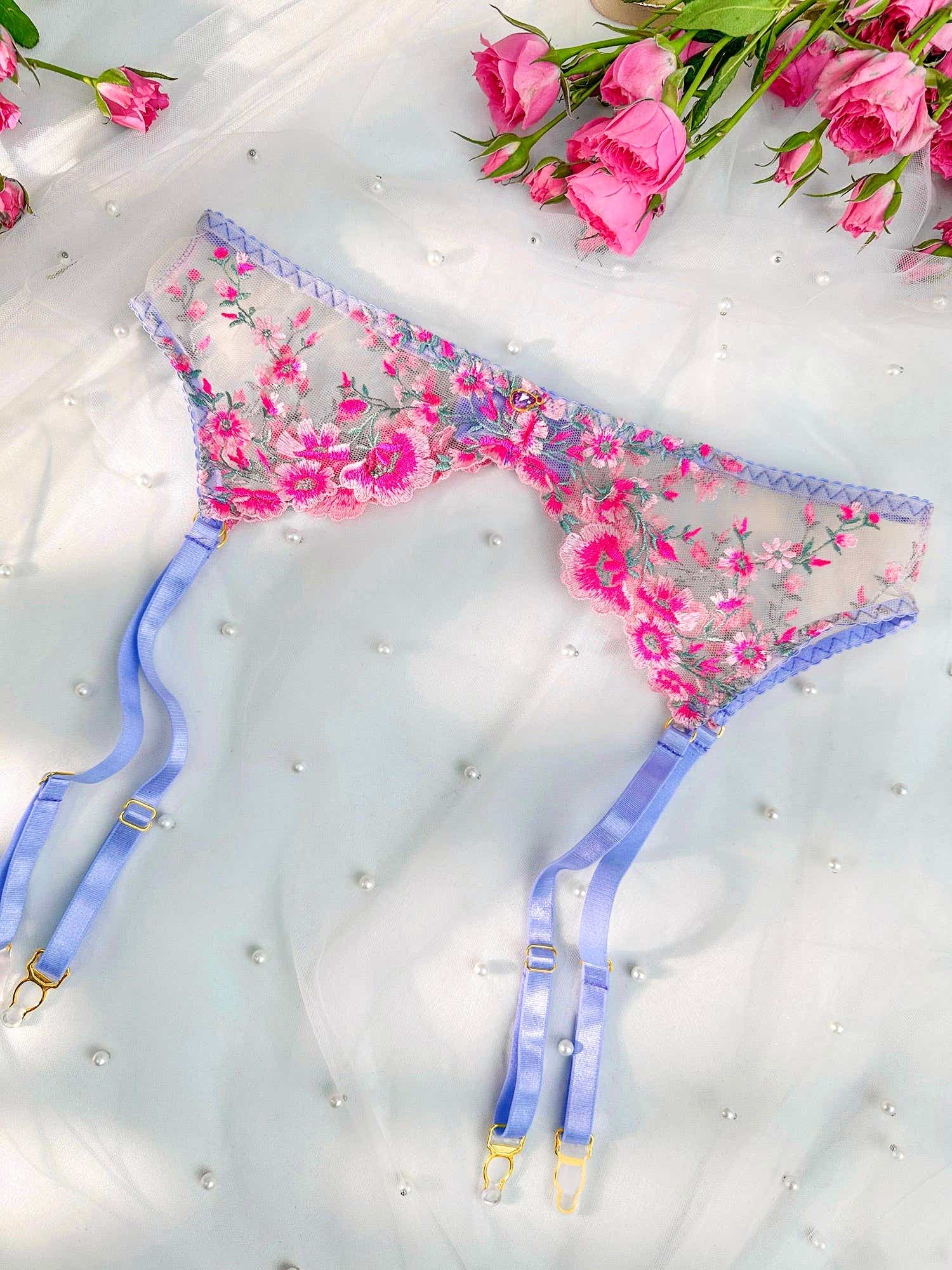 Beautiful pink floral lingerie set that combines elegance and sensuality, perfect for unforgettable nights.