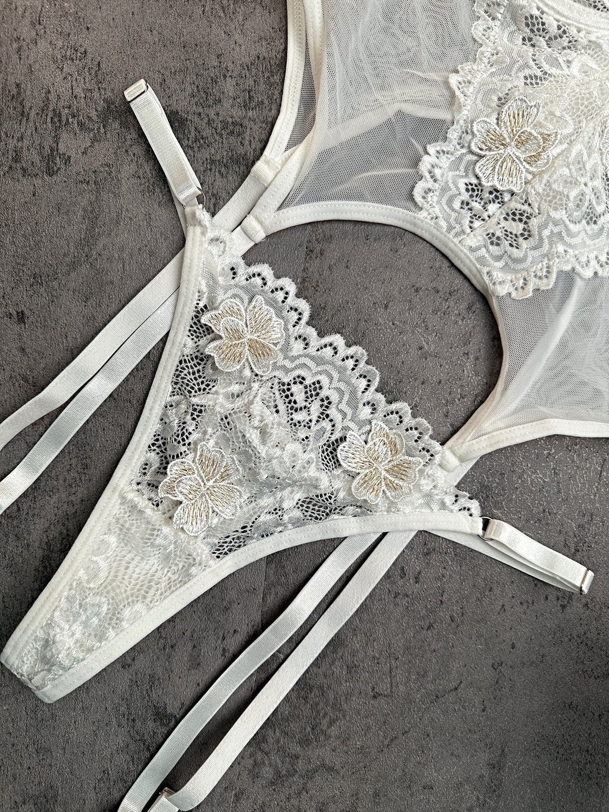 White Vintage Embroidered Lace Lingerie Set - 2 pcs set