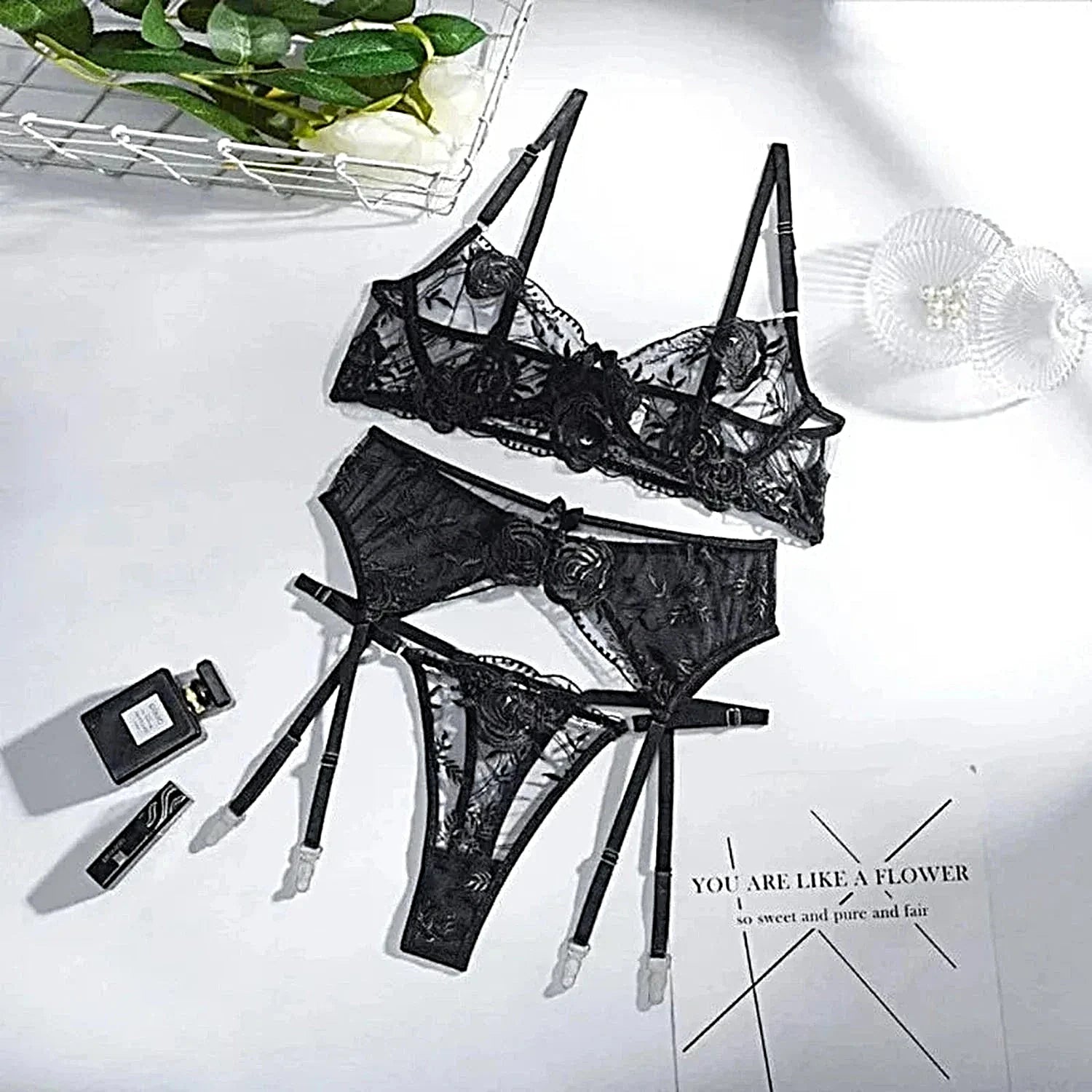 Toucheart 3 Piece Set Sexy Lace Embroidery Bra Set For Women Mesh Patchwork Perspective Sexy Garters Steel Rings Underwear Set -