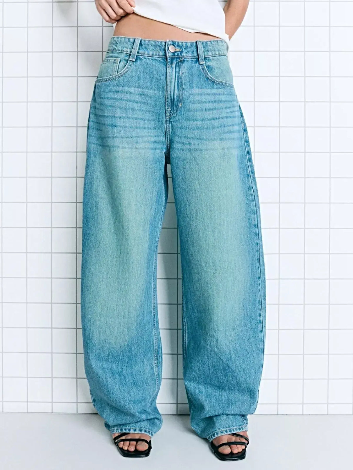 Wide Leg Washed Jeans -