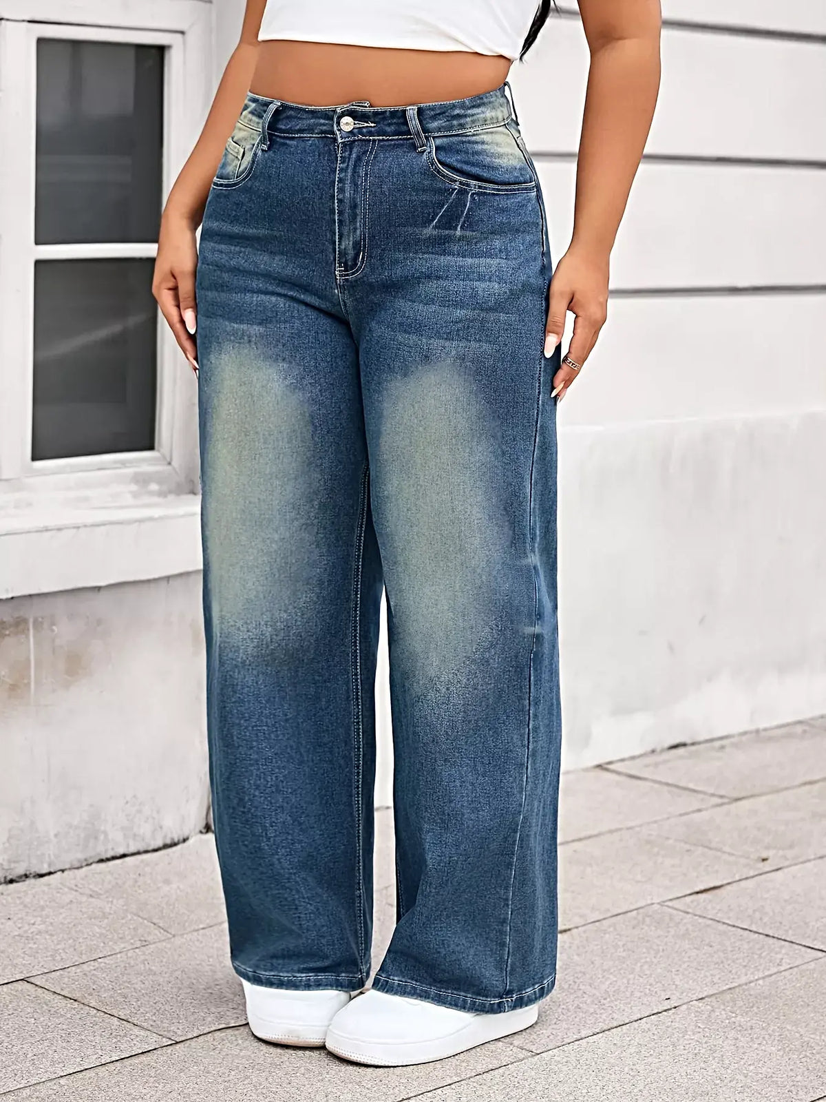 Plus Size Vintage Wash Wide Leg Jeans -