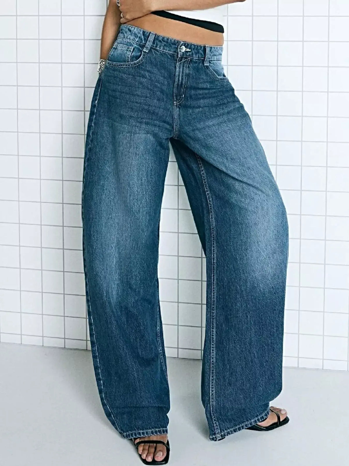 Wide Leg Washed Jeans -