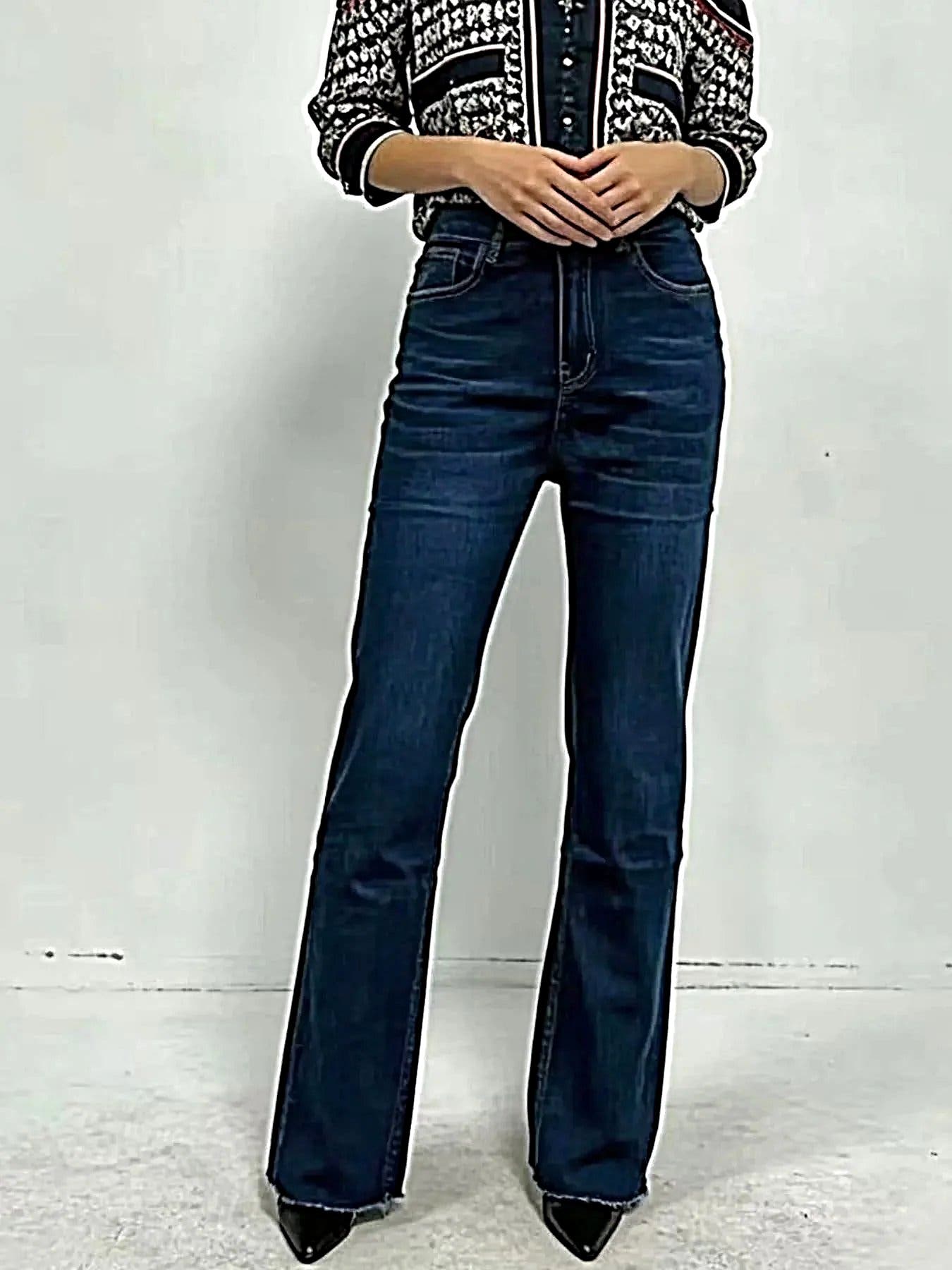 High Waisted Bootcut Jeans with Buttoned Pockets – Slightly Stretchy, Premium Cotton Blend -