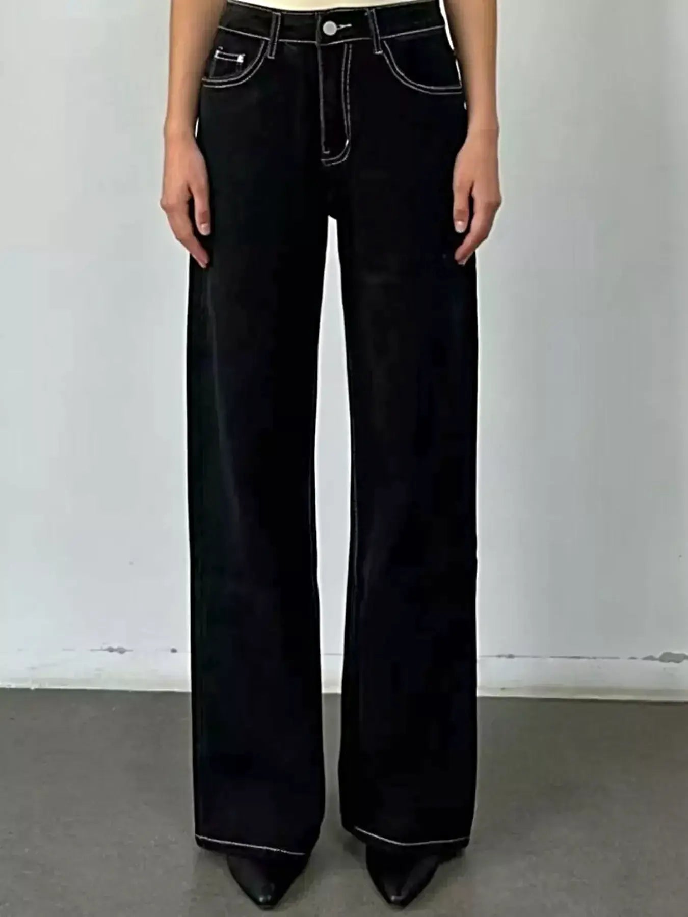 Wide Leg Washed Jeans -