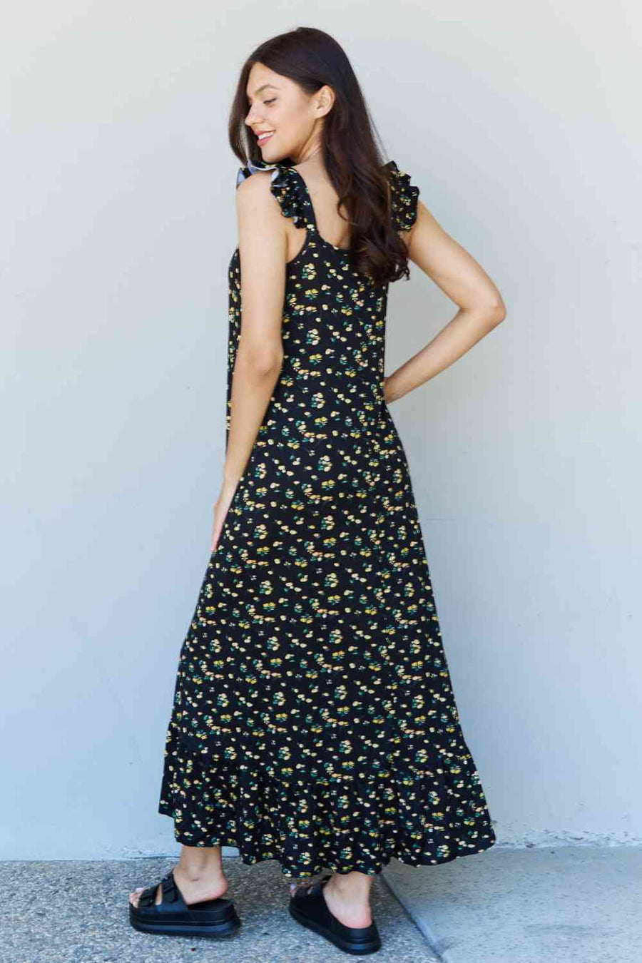 Doublju In The Garden cvjetna maxi haljina s ruffle u crno žutoj Floral-Trendsi-Floral-S-SatinBoutique