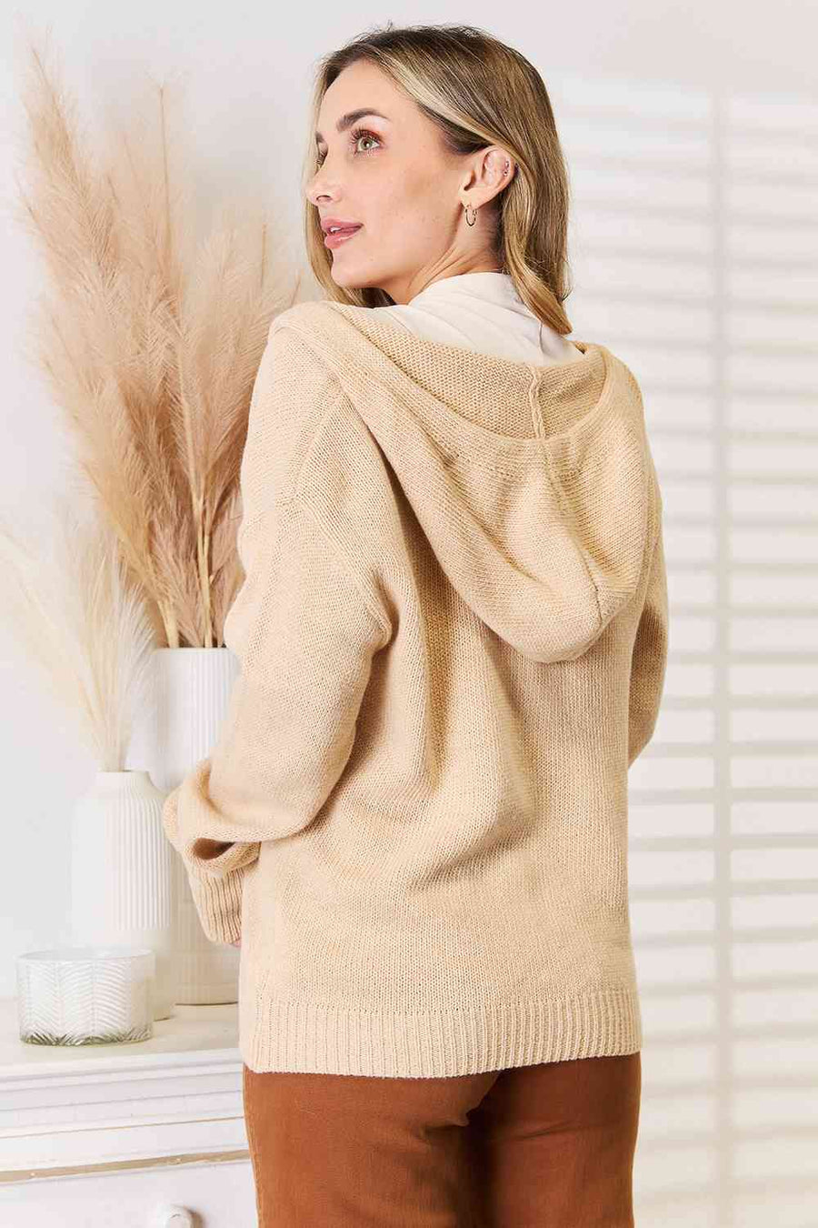 Suéter tecido com botão direito e manga comprida com capuz-Trendsi-Tan-S-SatinBoutique